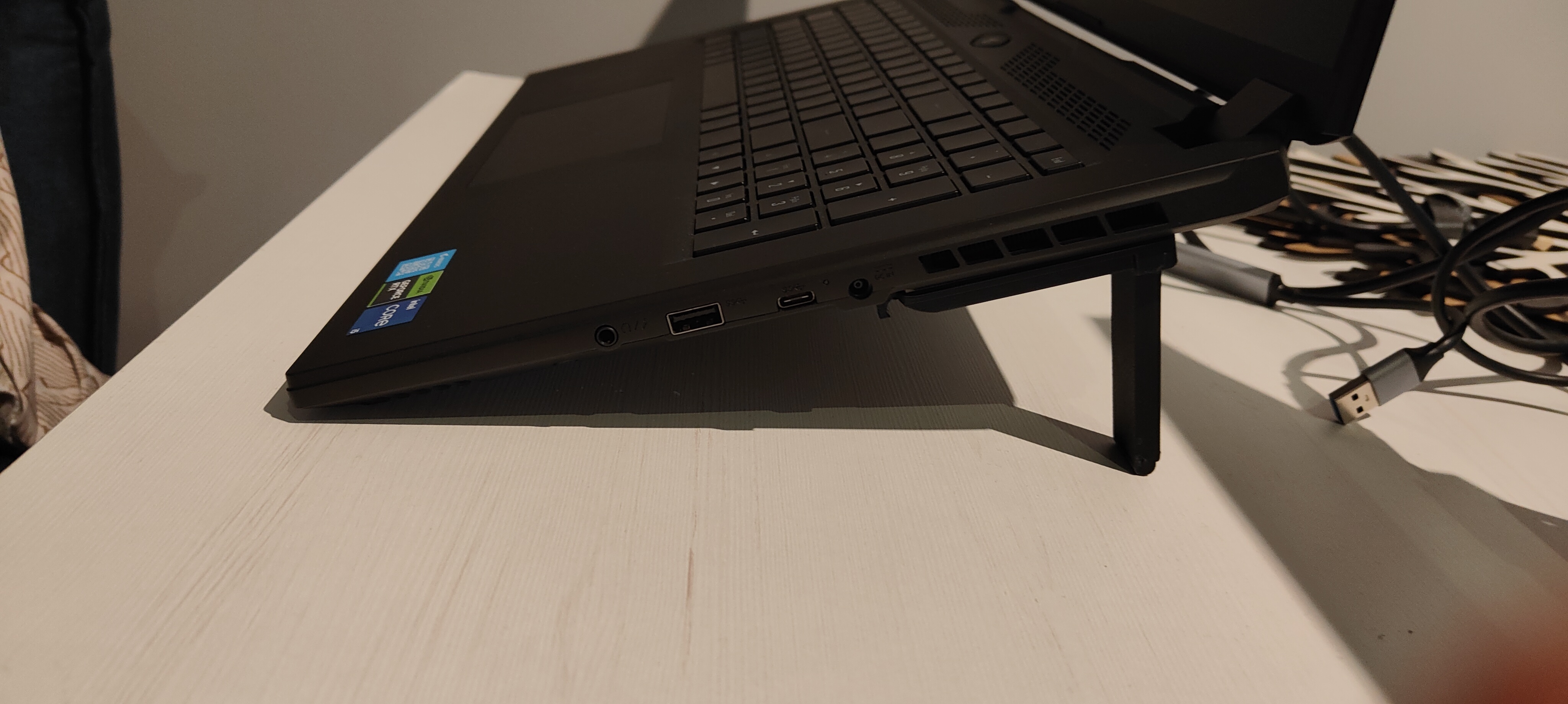 Laptop foldable leg — thumbnail 8