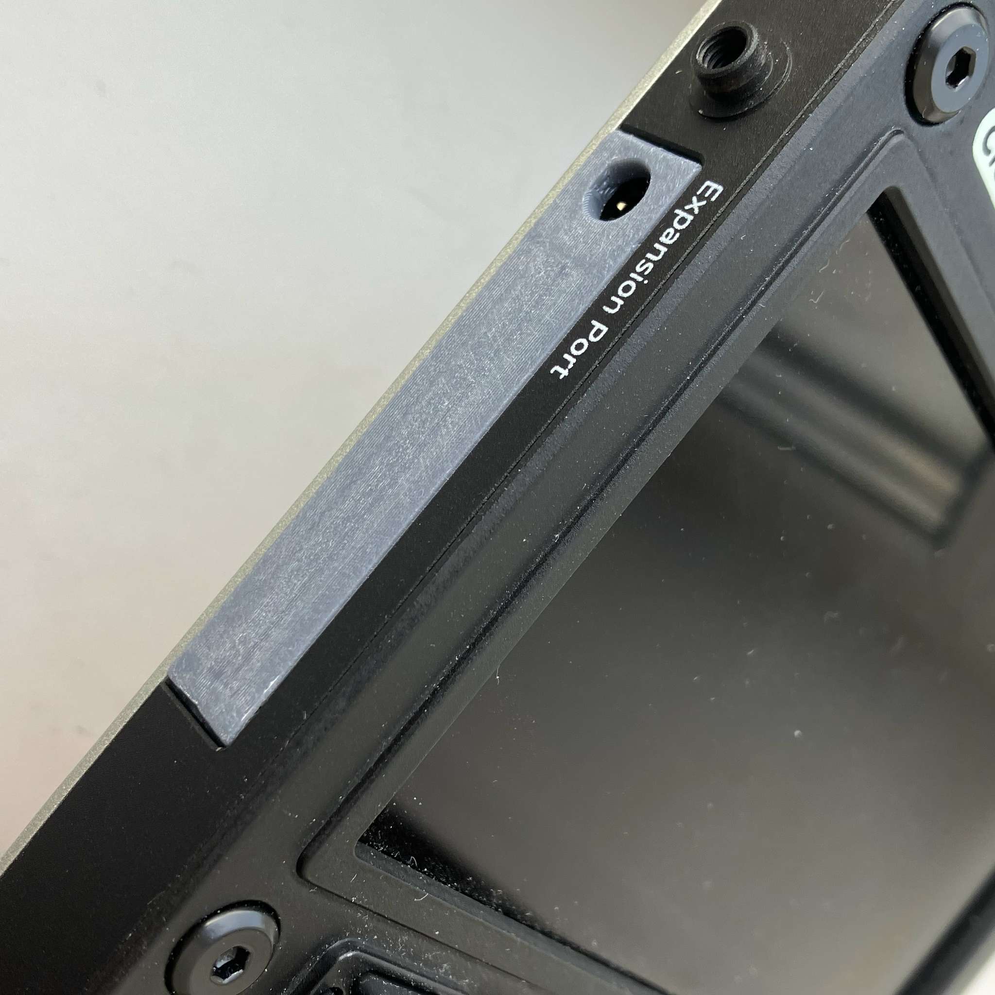 uConsole Wi-Fi antenna side compartment