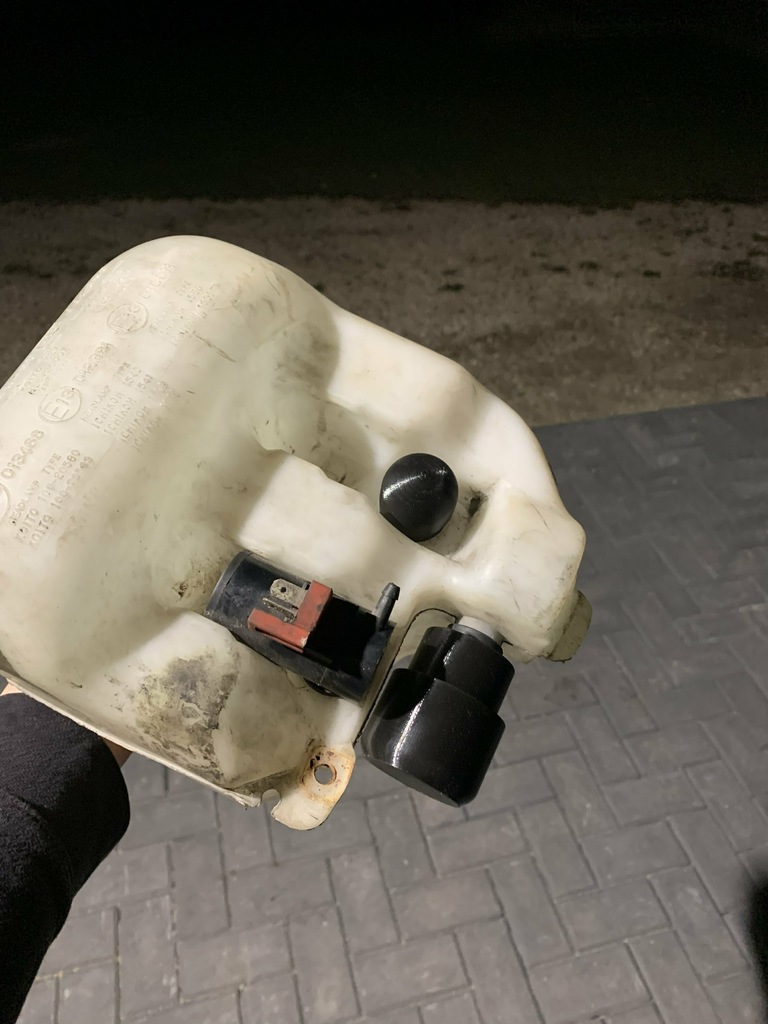 Washer reservoir plug Subaru