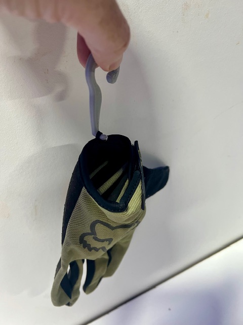 Glove hook for MTB/MX gloves