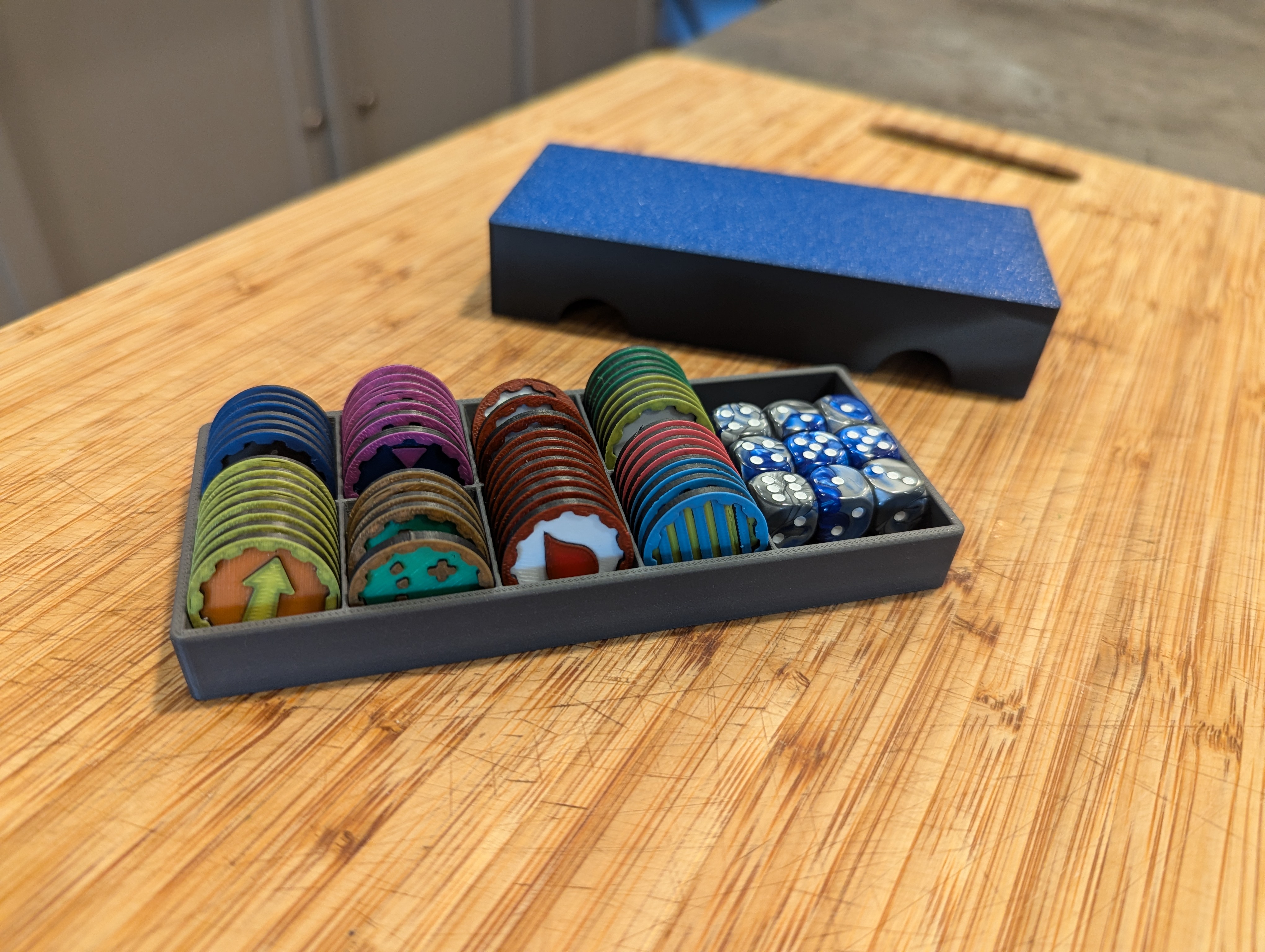Wargaming token tray with lid