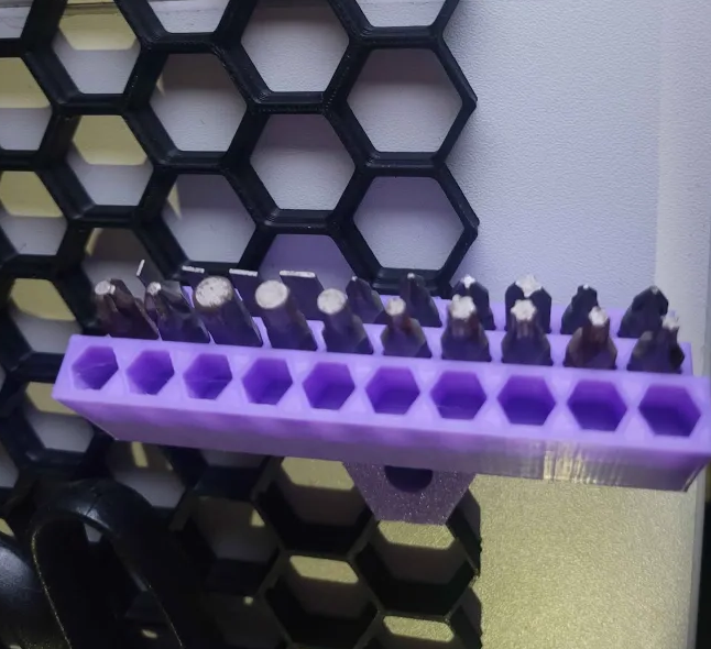 Honeycomb 1/4 bitholder