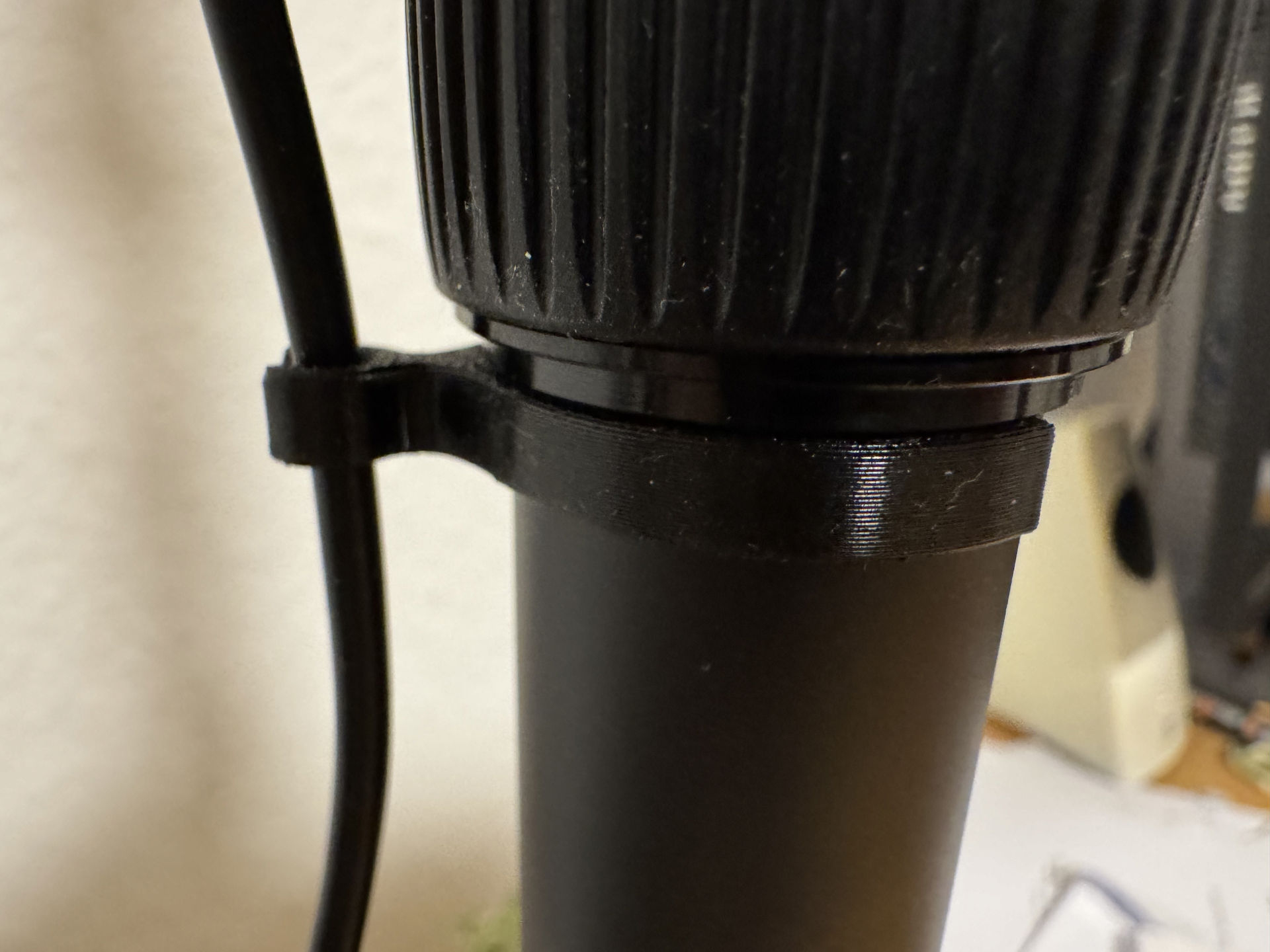 Cable clip for tubes/tripods