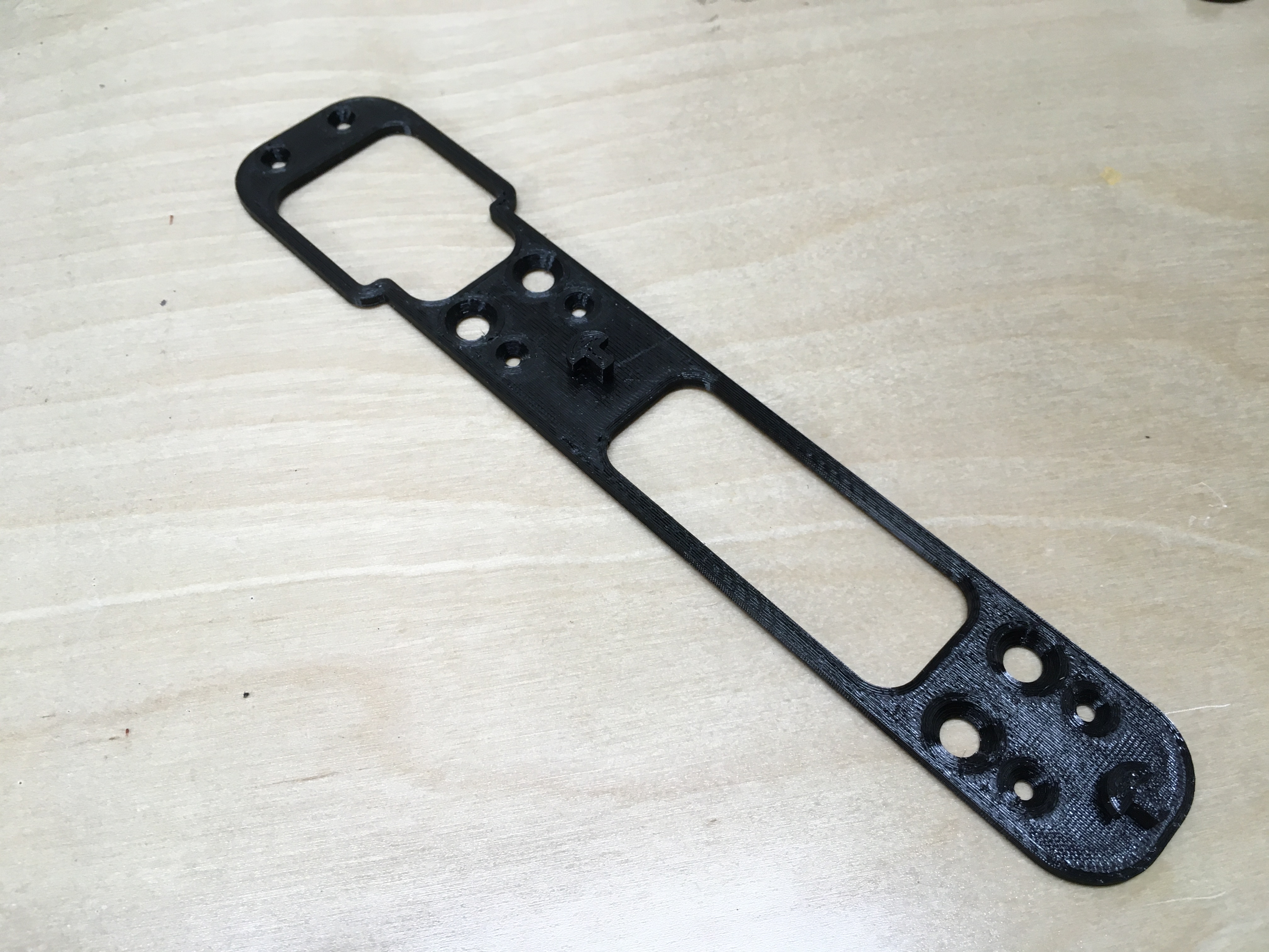Powerstrip mounting plate