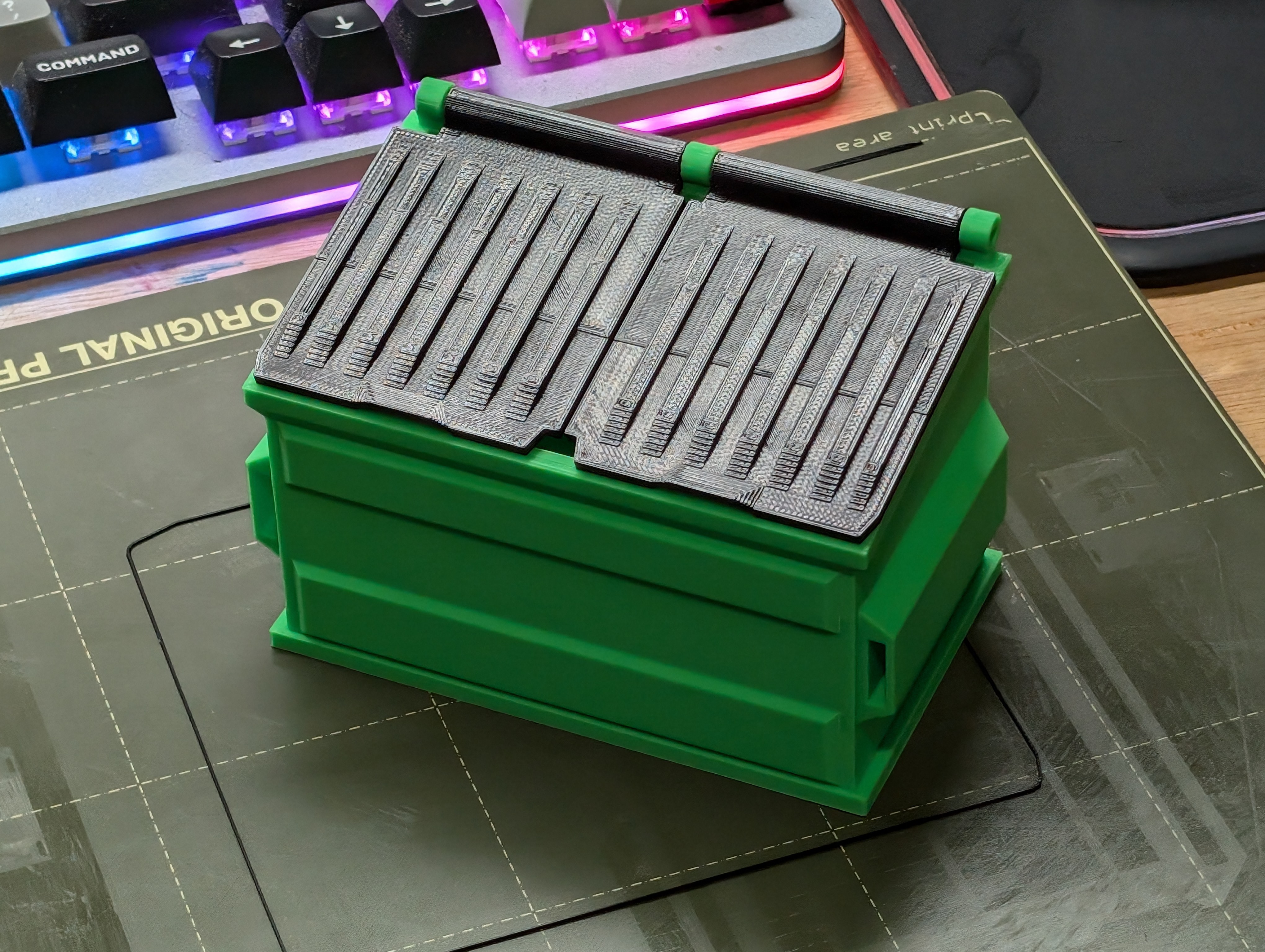 Snap-in Lids for Desktop Dumpster by asphaltbuffet | Download free STL ...