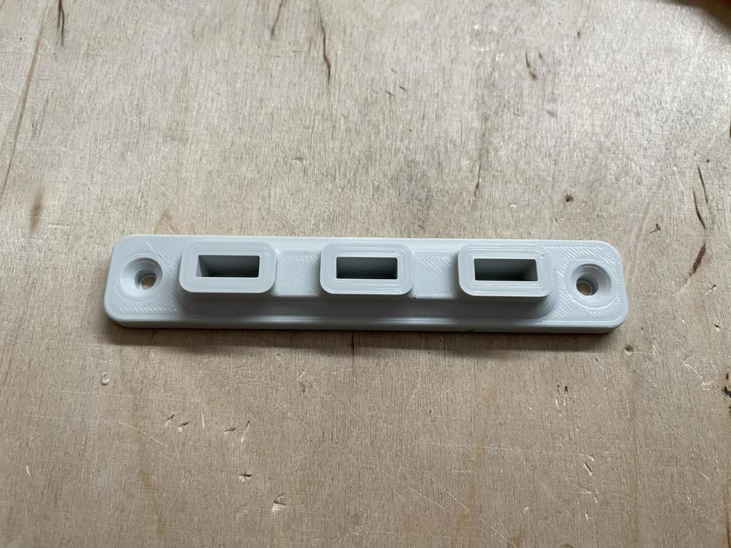 Knightsbridge SK0012 USB-Halterung Für Schreibtisch – 4 A, Schwarz, Mit Kabelmanagement