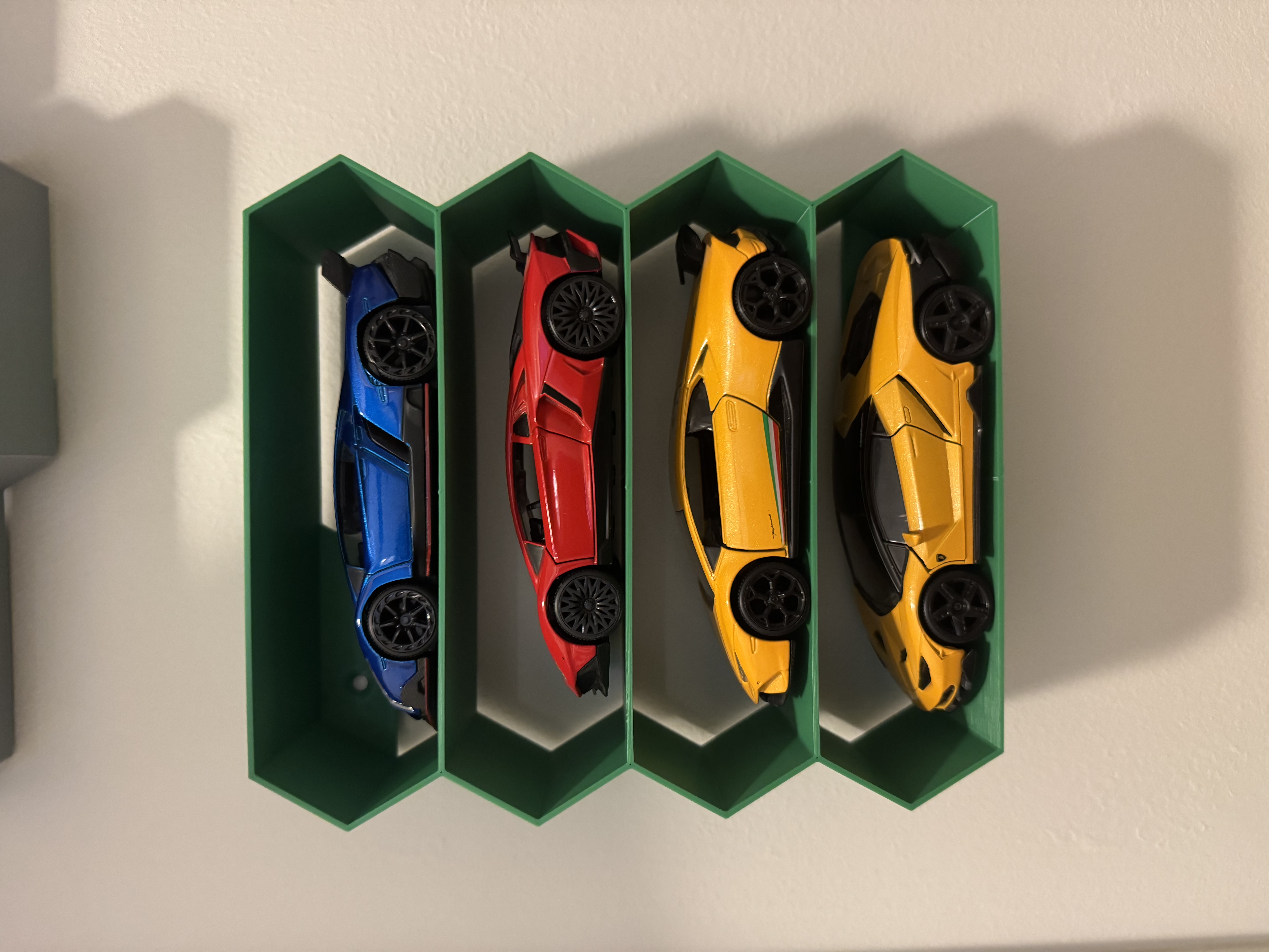 Hexagonal 1:32 scale model car shelf