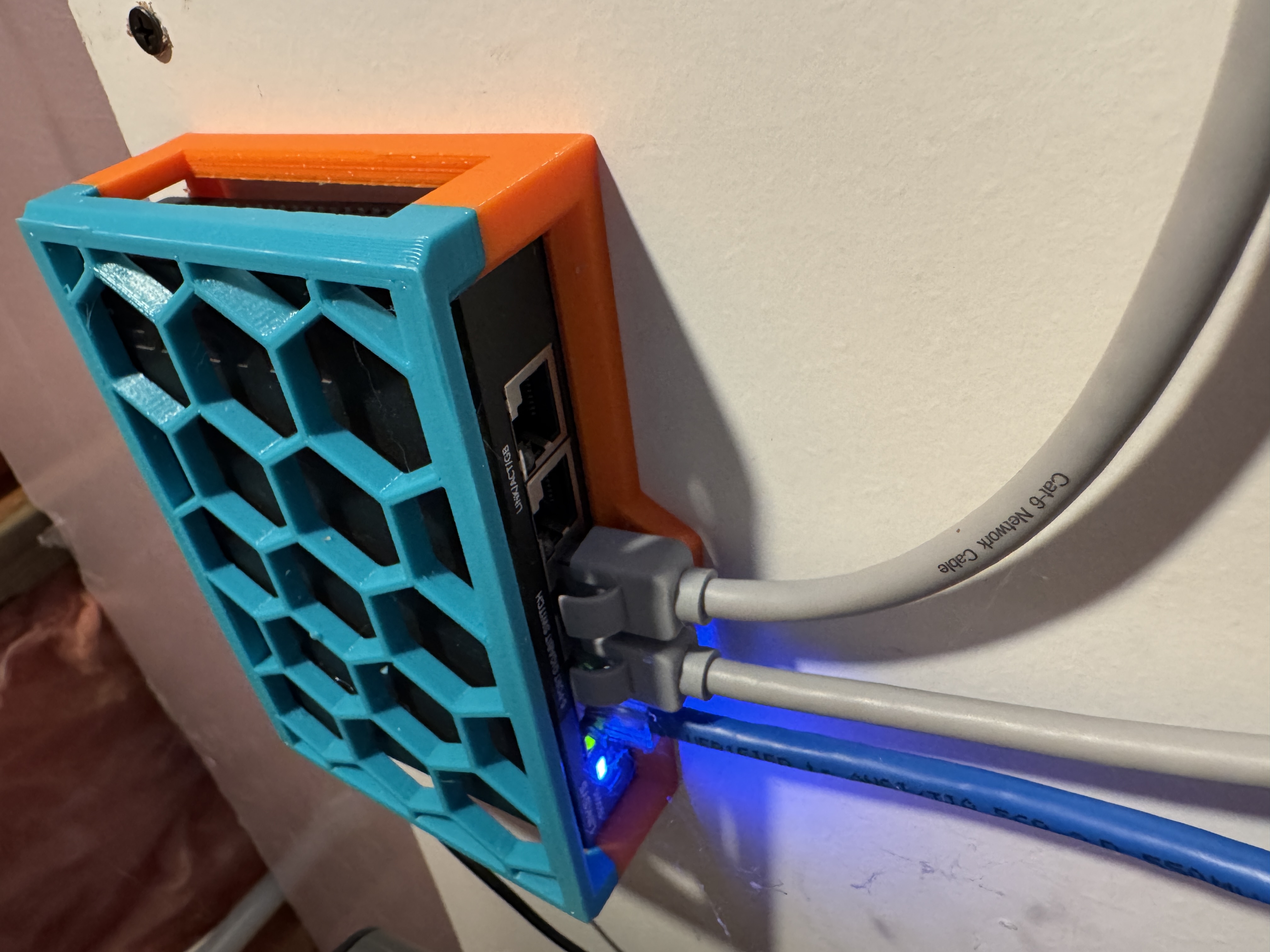 LINKSYS SE3005 Switch Mount