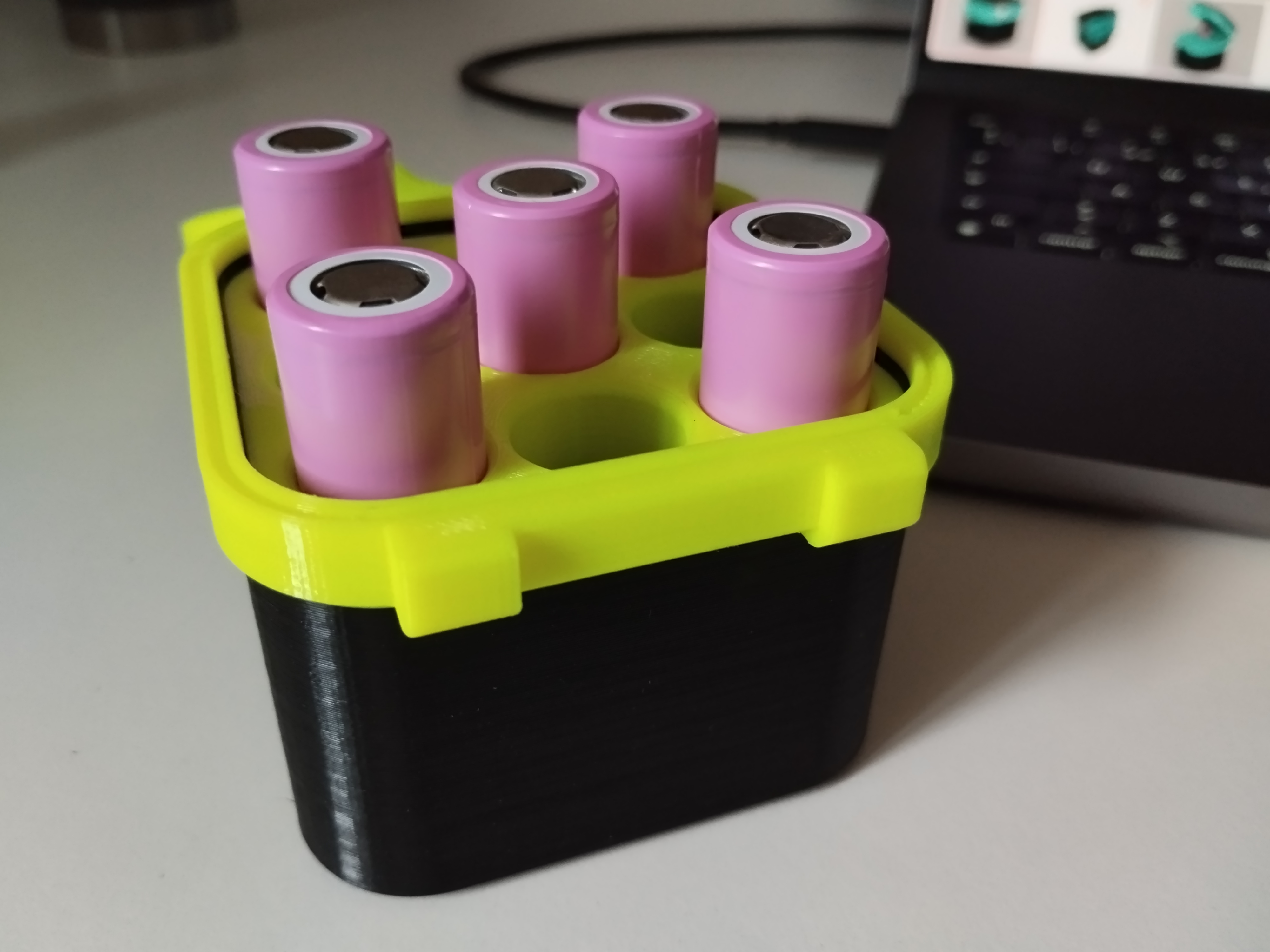 3x3 18650 Batteries Box por 3D Maker Garage | Descargar modelo STL ...