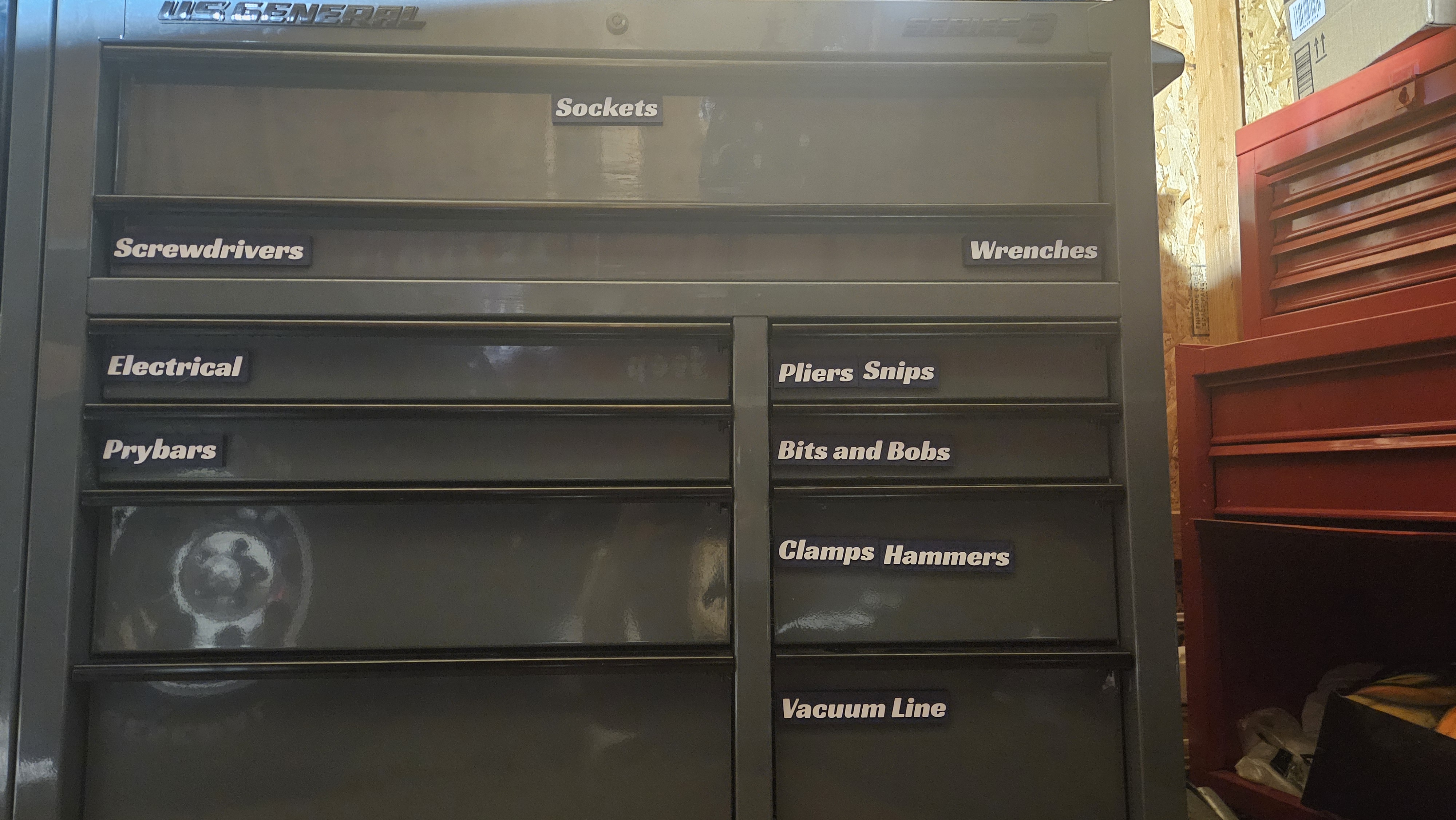 Parametric customizable magnetic label generator