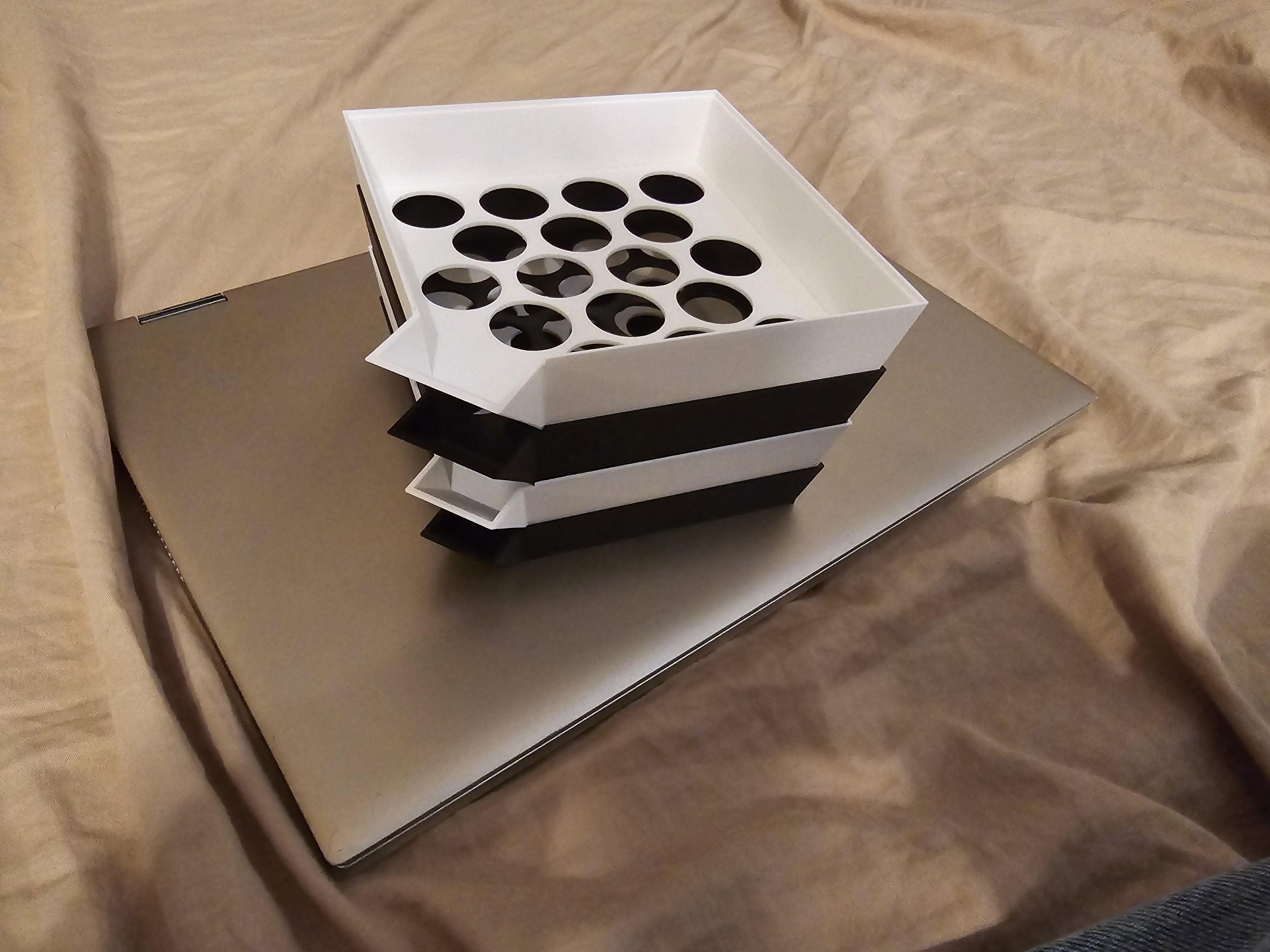 Miniatura 3 do modelo 3D Nesting stacking coin sorting trays