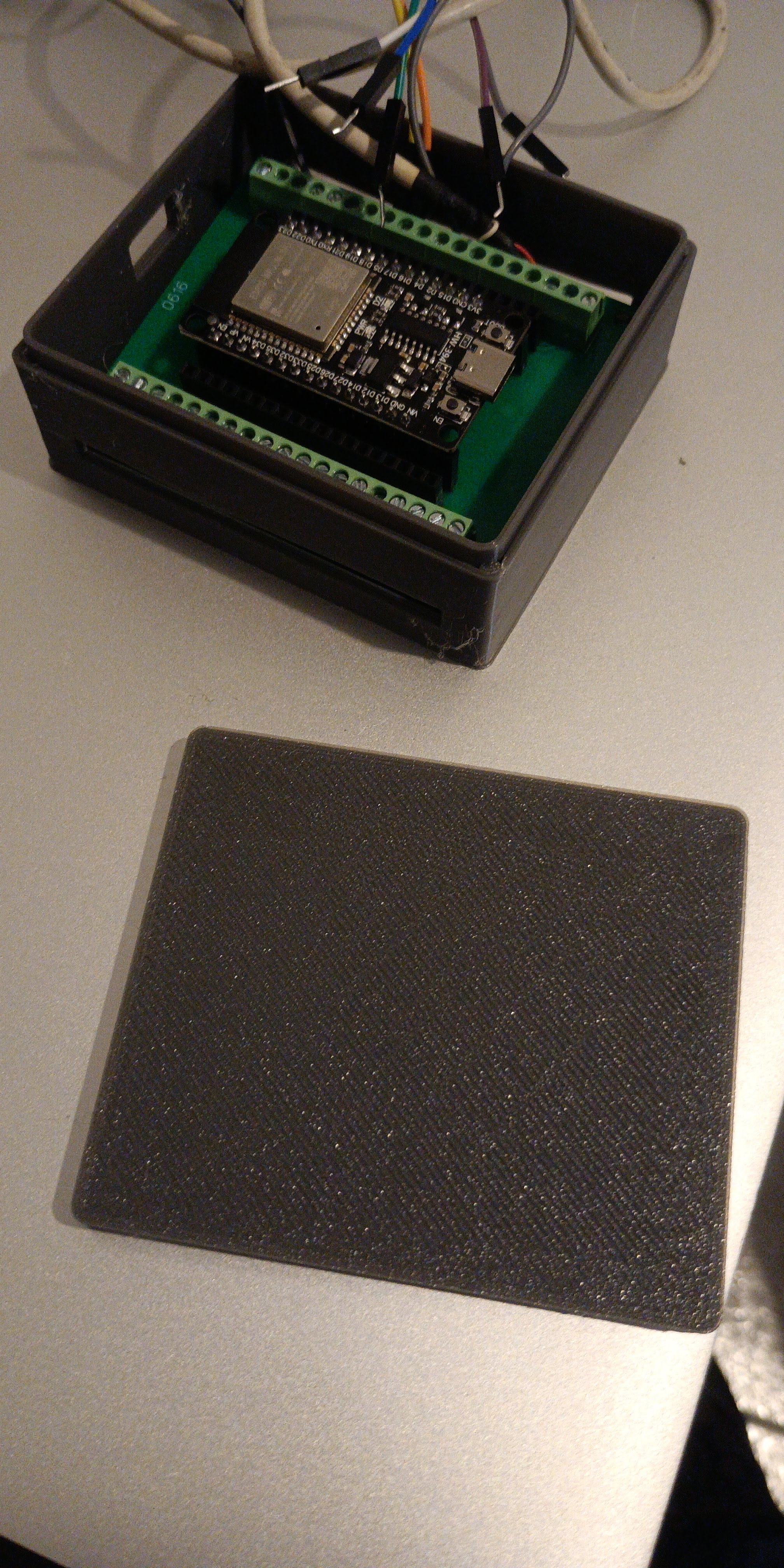 Simple case for the cheap ESP32 Breakout board of 38 Pins