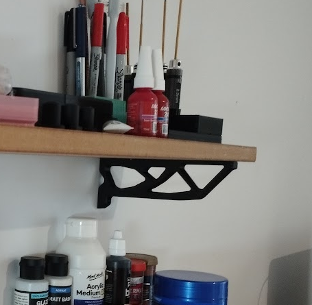 Shelf bracket, topologically optimised, no supports, print optimised