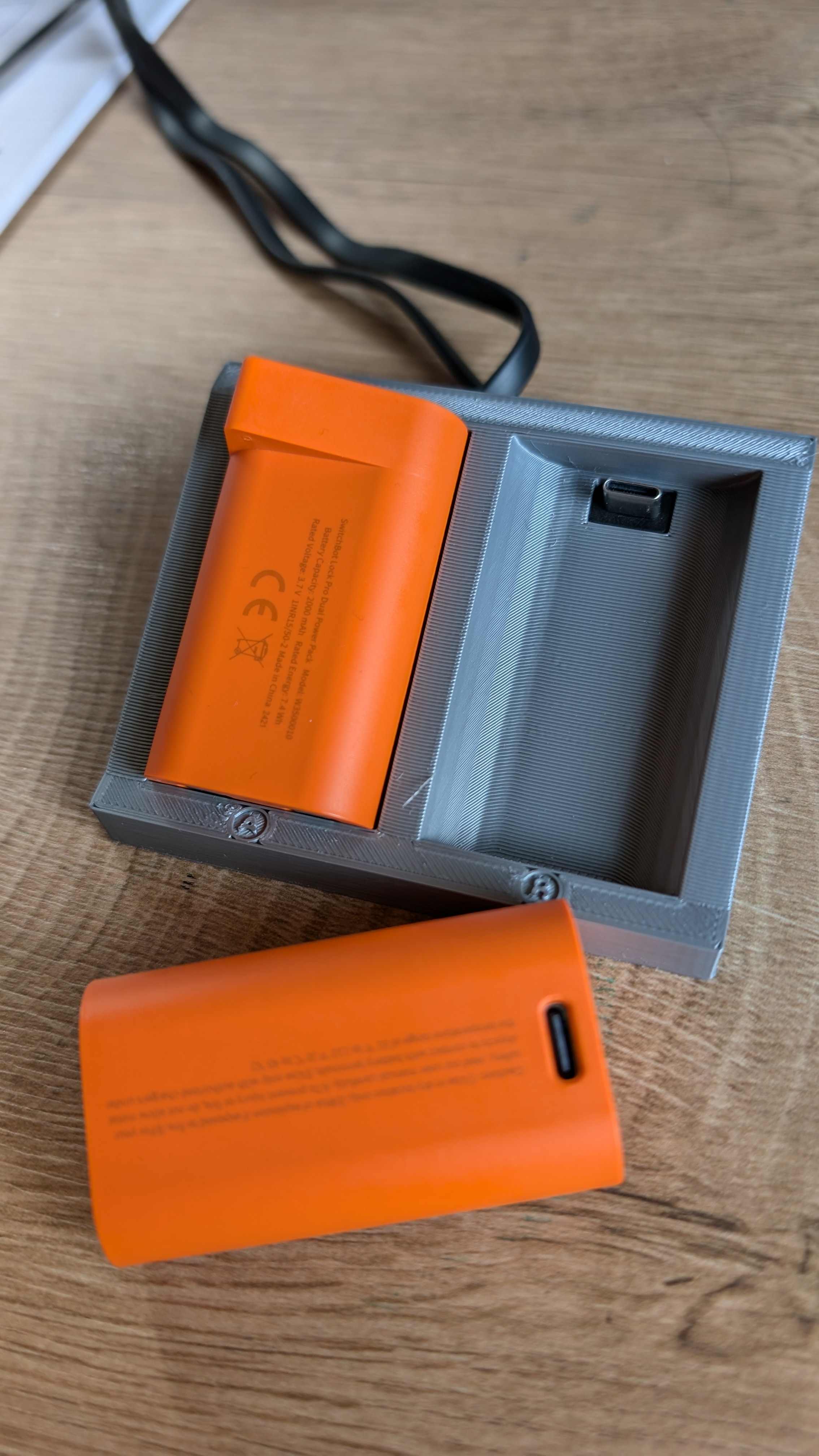 Switchbot Lock-Pro charging dock — thumbnail 3