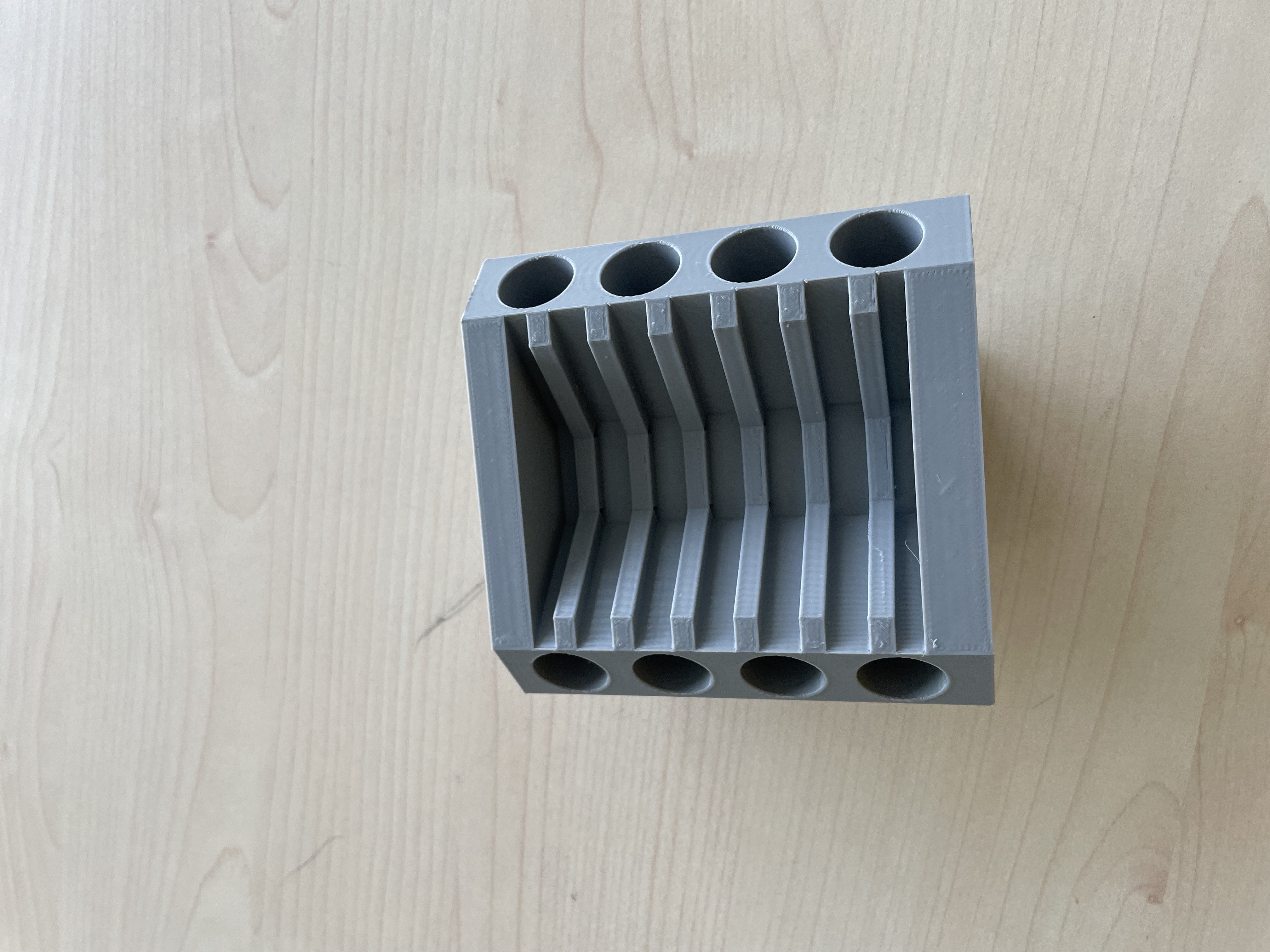 Miniatura 4 do modelo 3D V8 Engine block pen holder