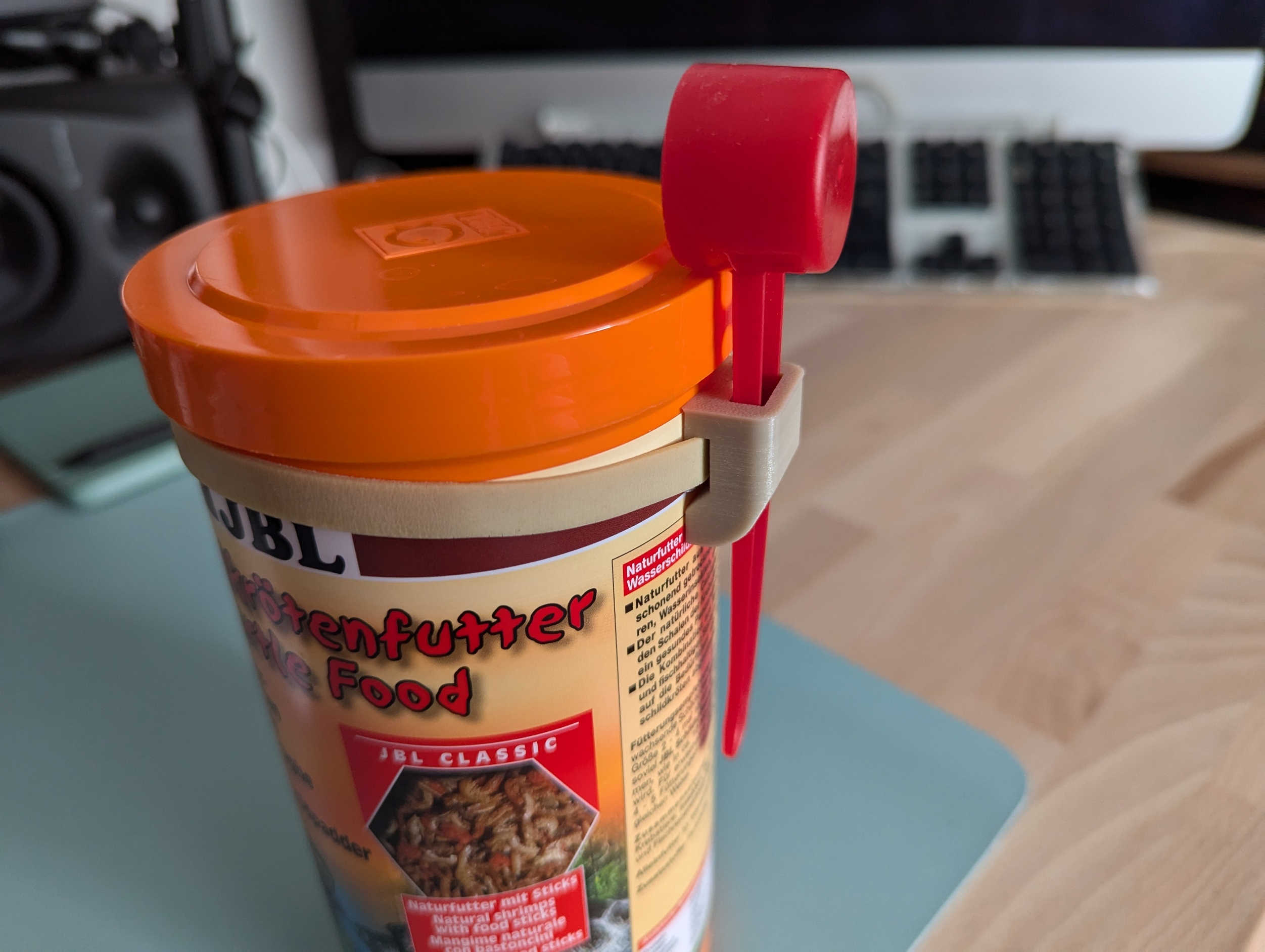 Scoop / spoon holder for cylindrical containers by ActiveB1t Download