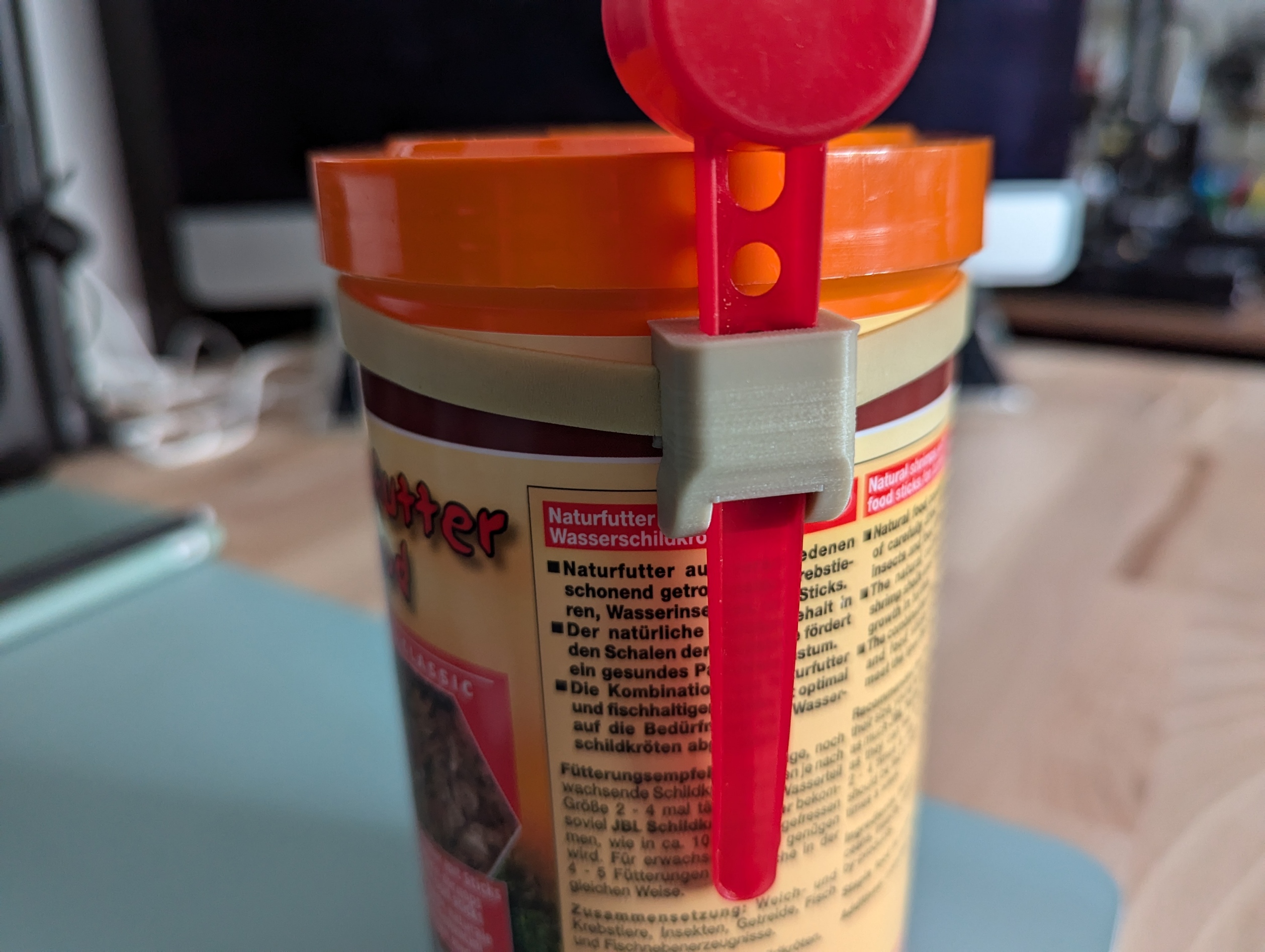 Scoop / spoon holder for cylindrical containers by ActiveB1t Download