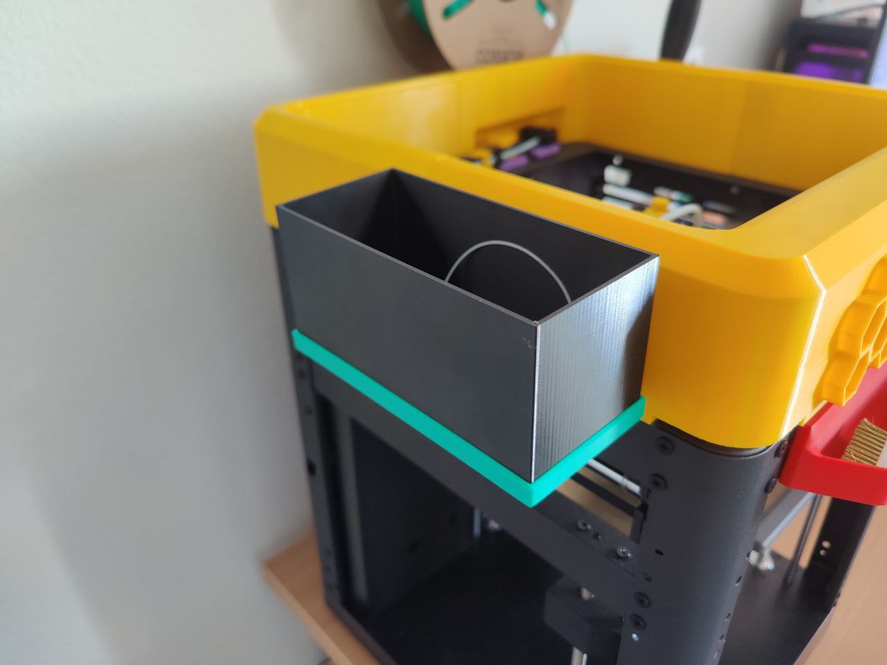 Waste bin with HSW mount base