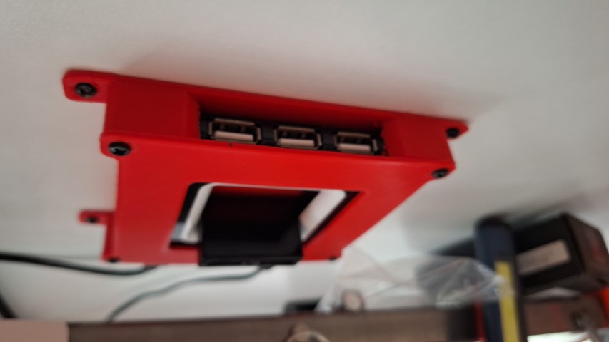 USB hub holder