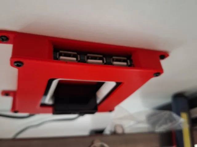 USB hub holder