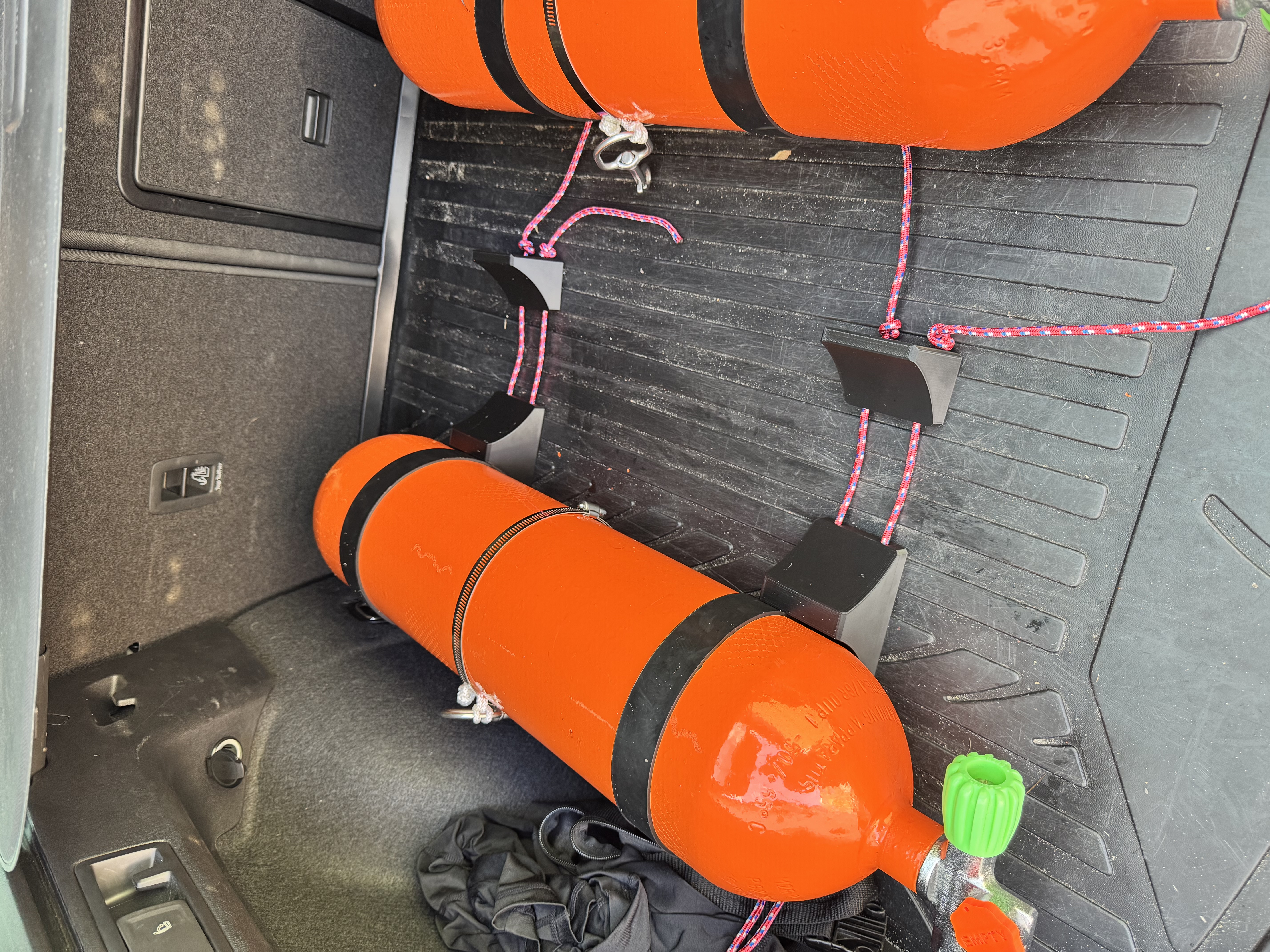 Scuba cylinder stabilizers (parametric)