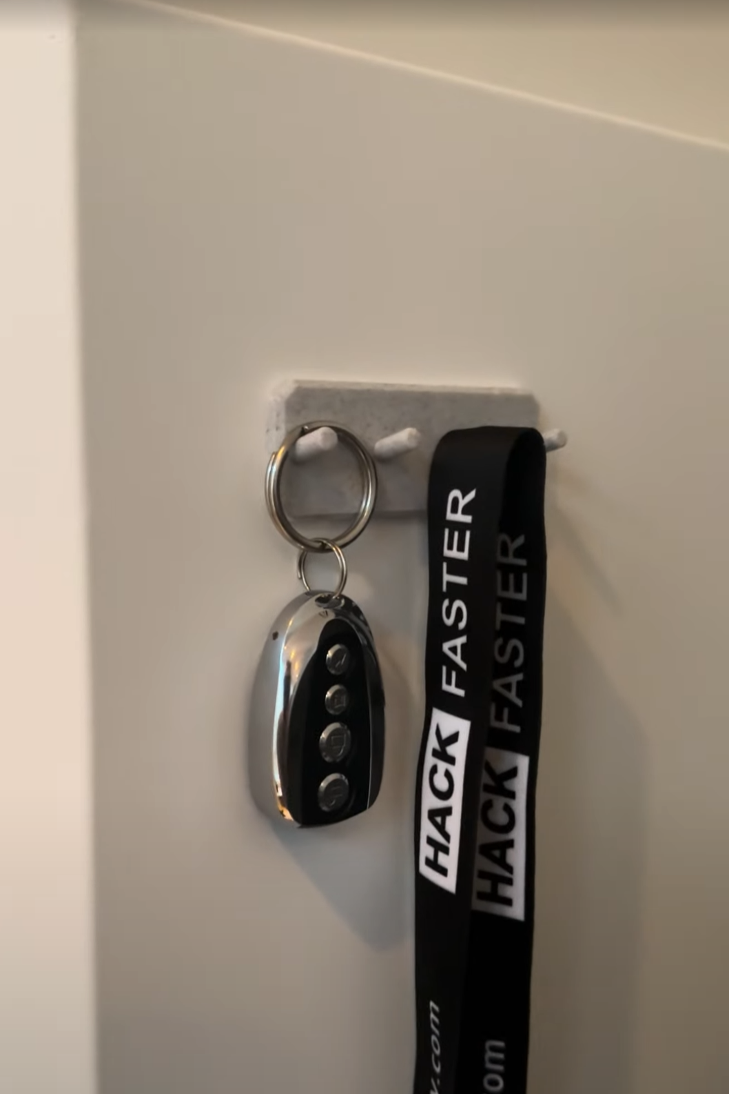 Magnetic keyhook
