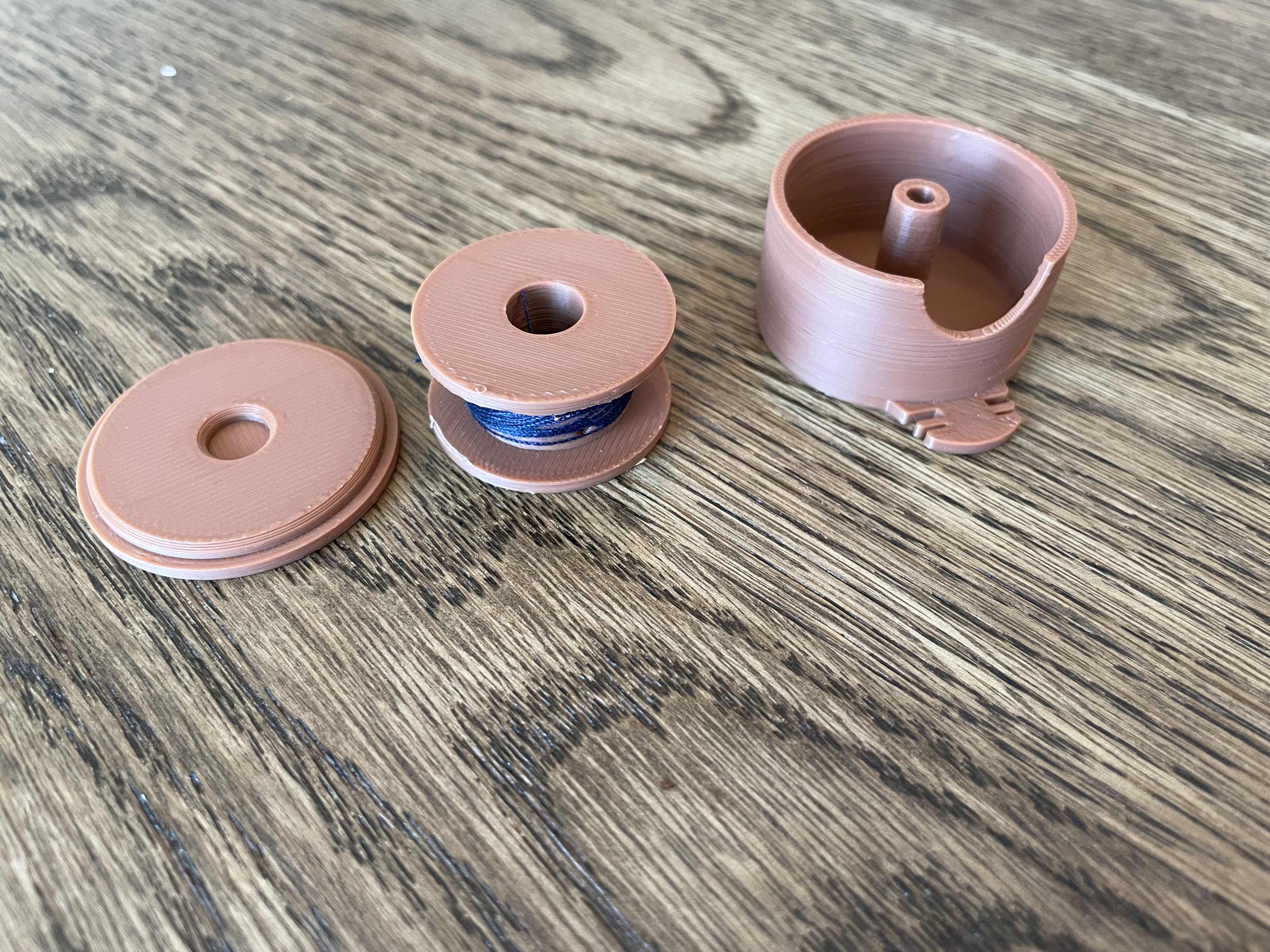 Sewing thread holder with spool and cap - inspired to surgical sutures