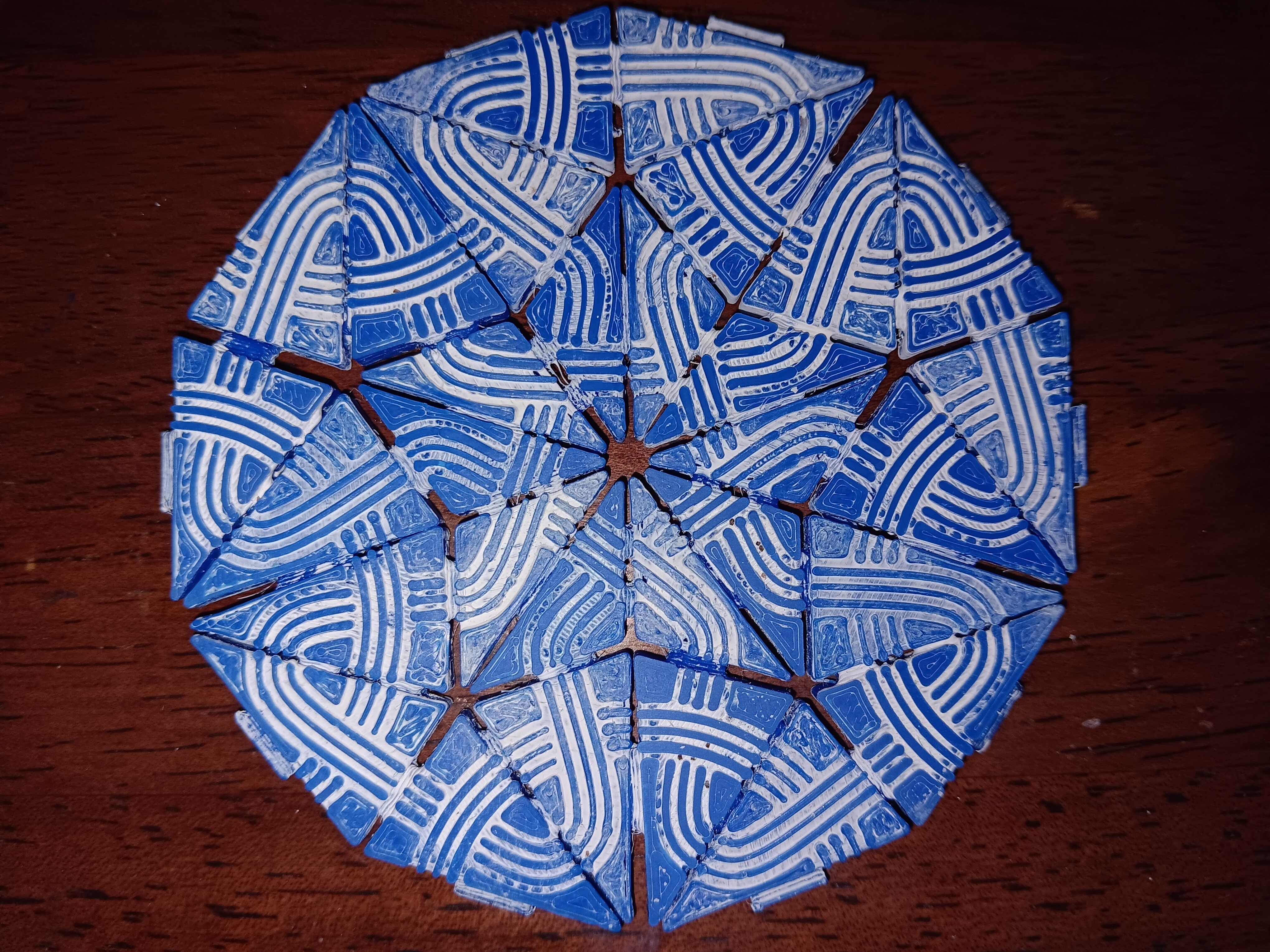 Braided flippable triangles for Penrose tiling