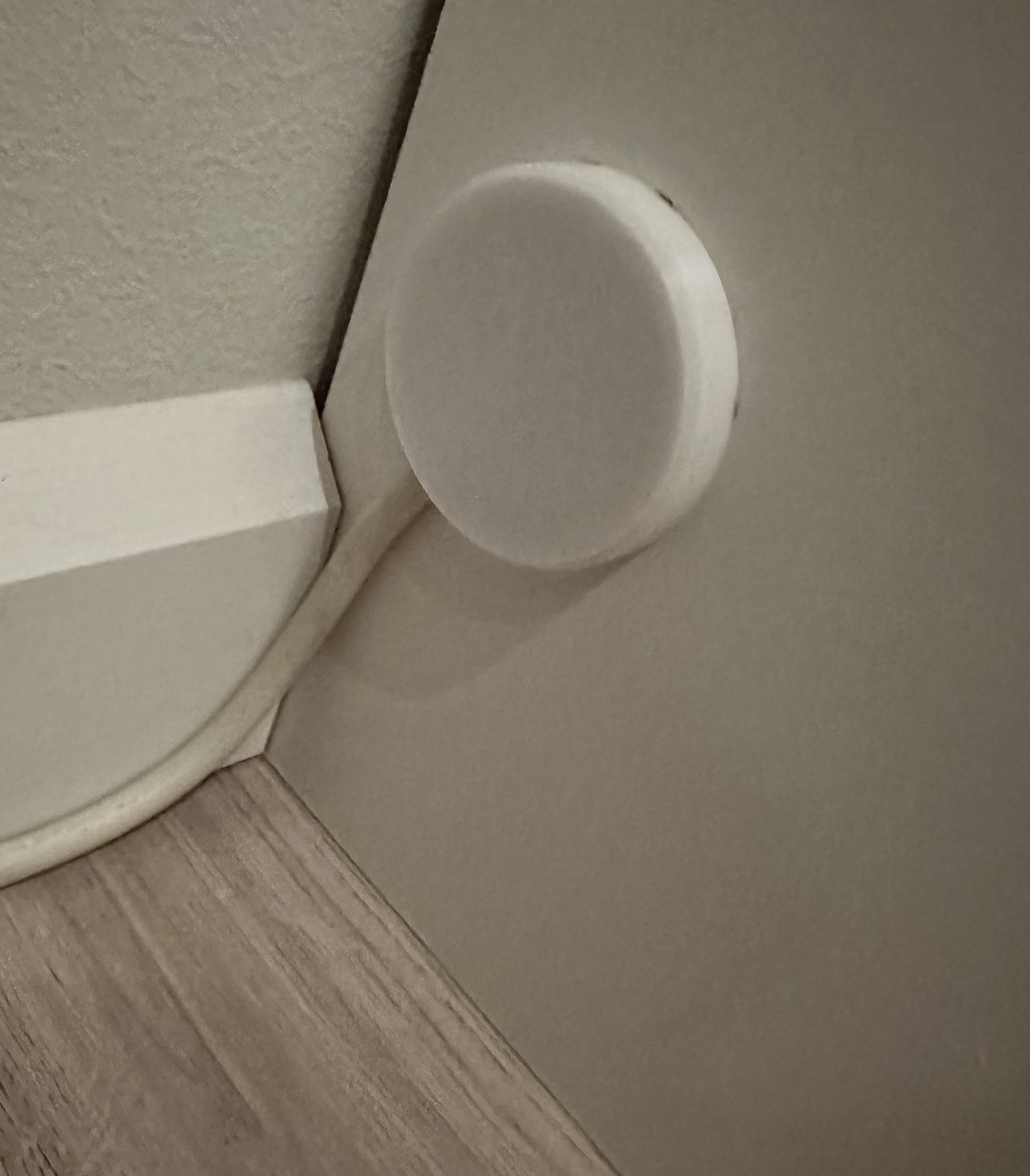 Passthrough lid for a power cord with side entry