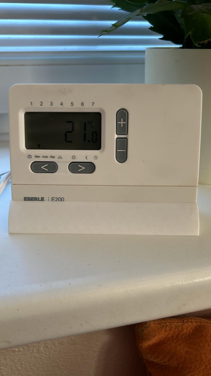Stojánek na termostat / thermostat holder
