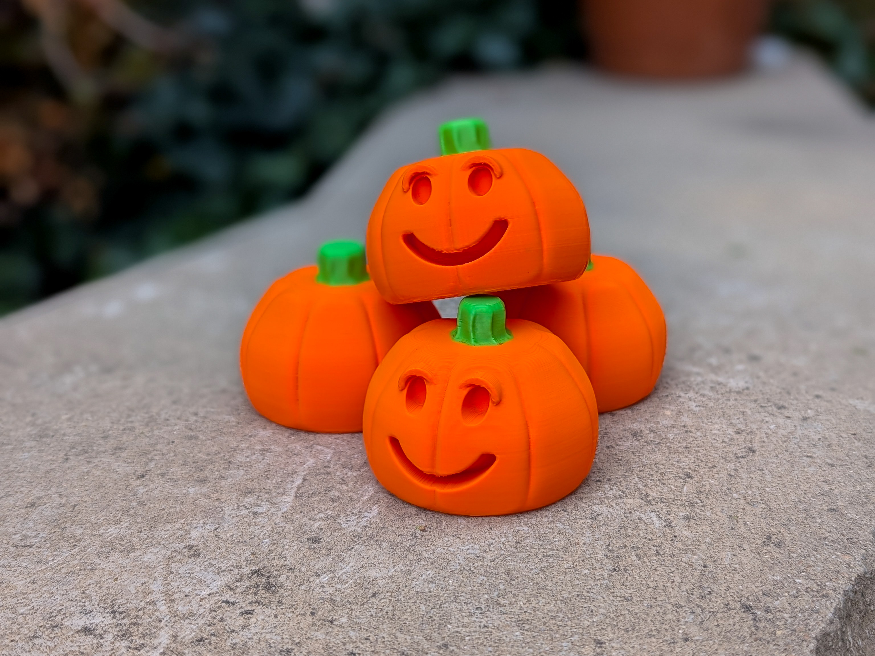 Smiling Pumpkin Decoration (Easy Color Change)