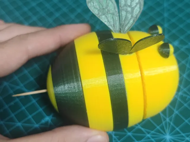 Double-color Bee toothpick holder