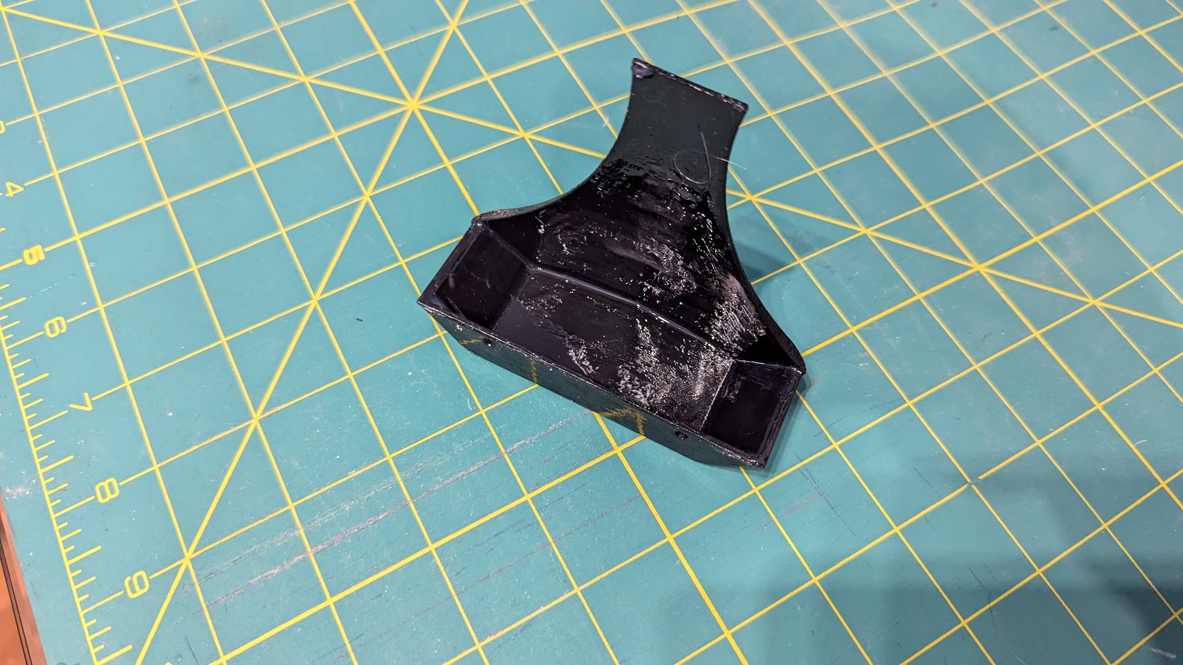 Pool table corner piece