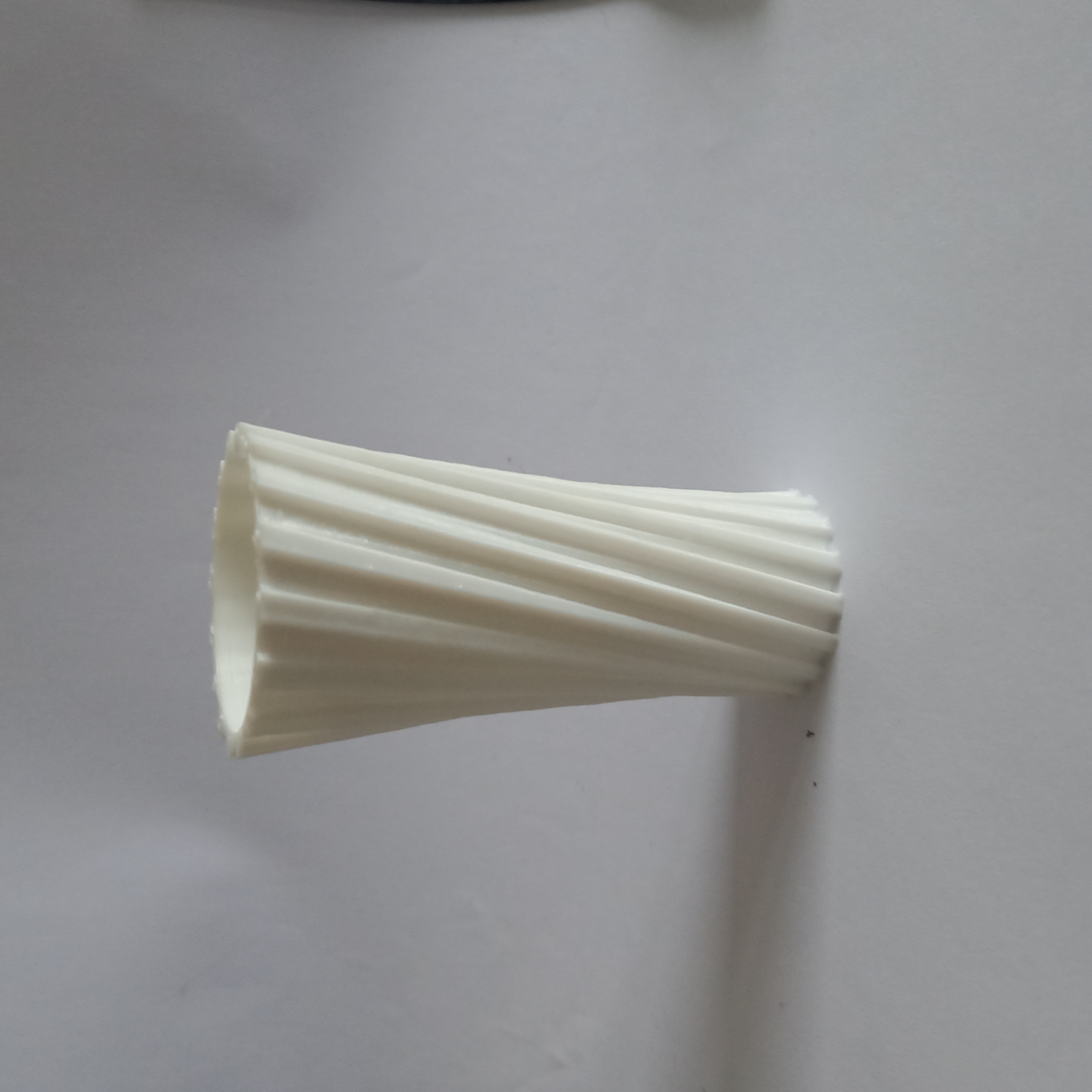 Simple Twisted Vase — miniatura 2