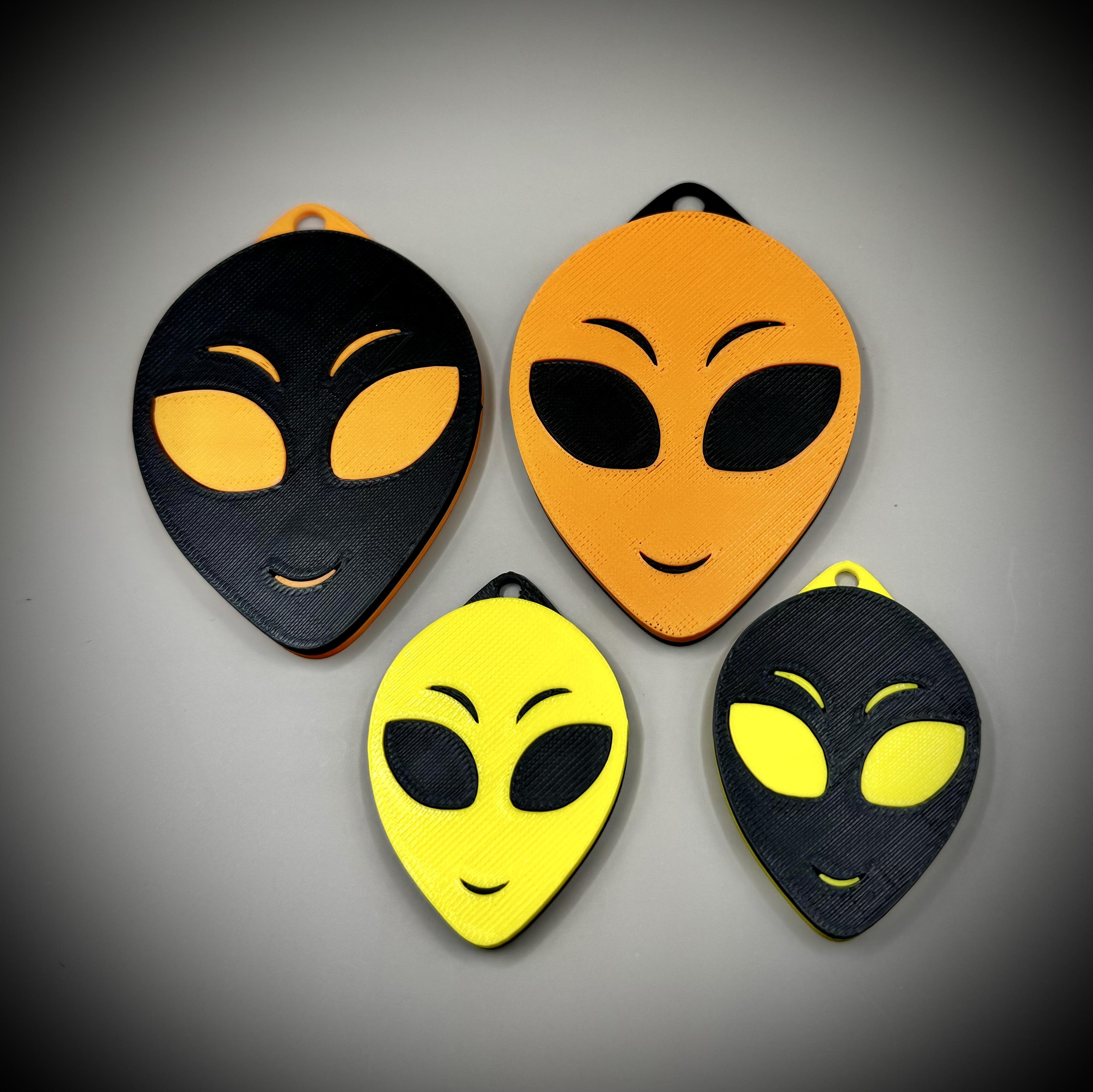 Alien Head (key chain or bag tag)