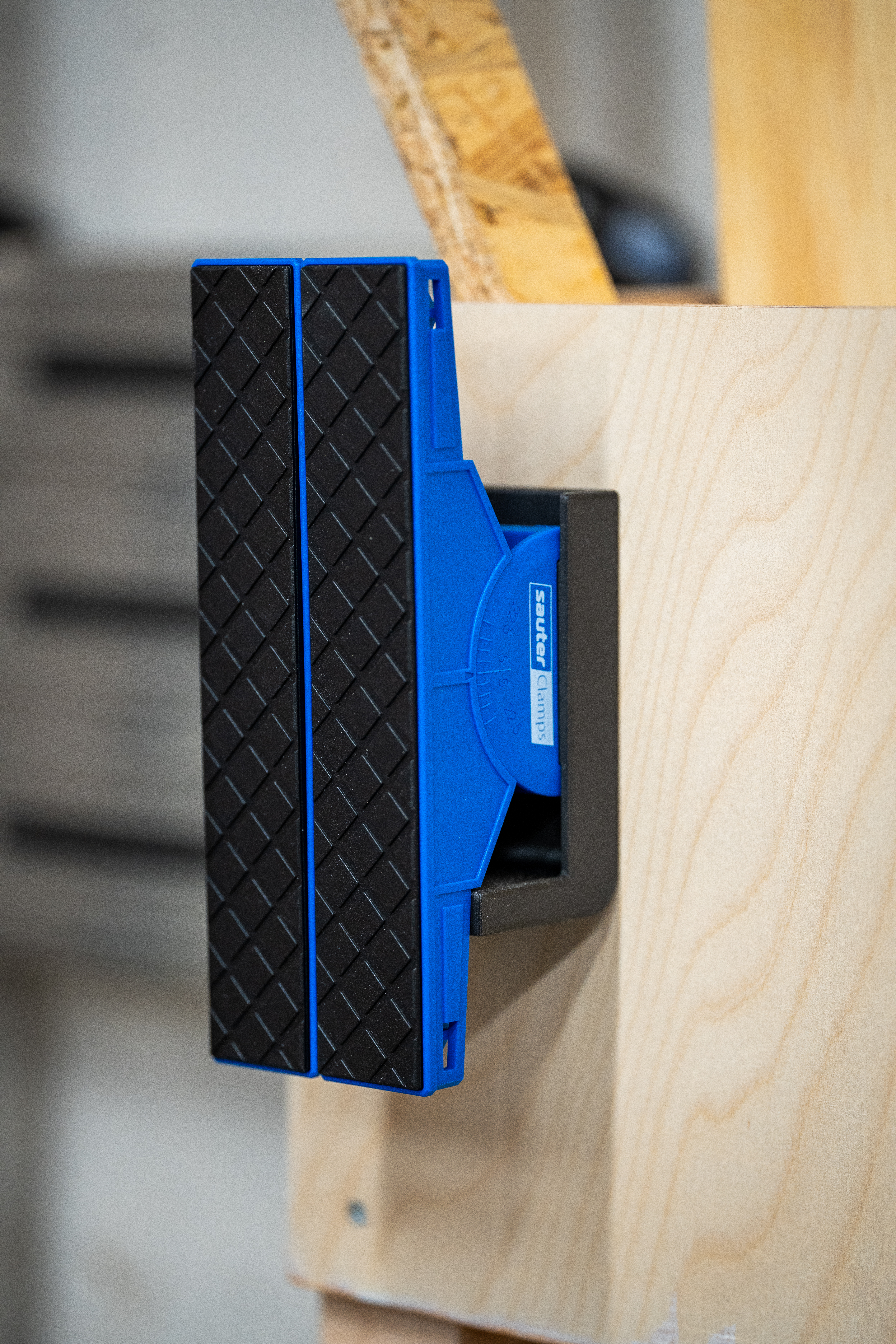 Modular holder for Sauter pivotable body clamp adapters
