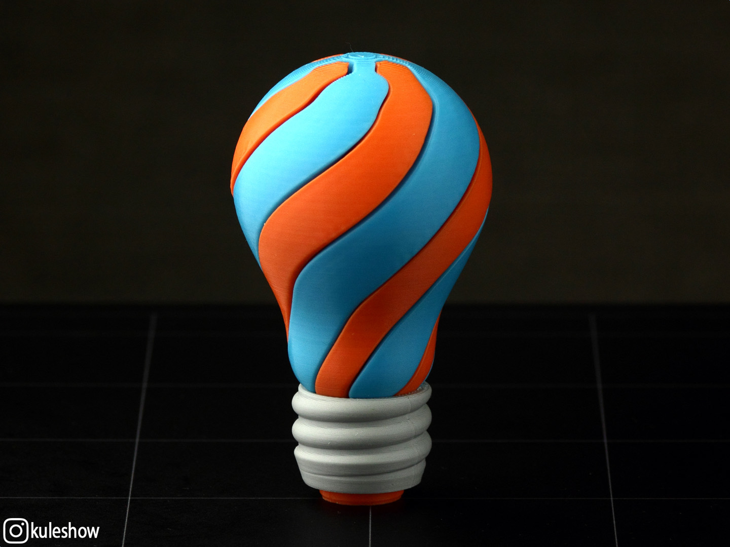 Miniatura 3 do modelo 3D Spiral Light Bulb
