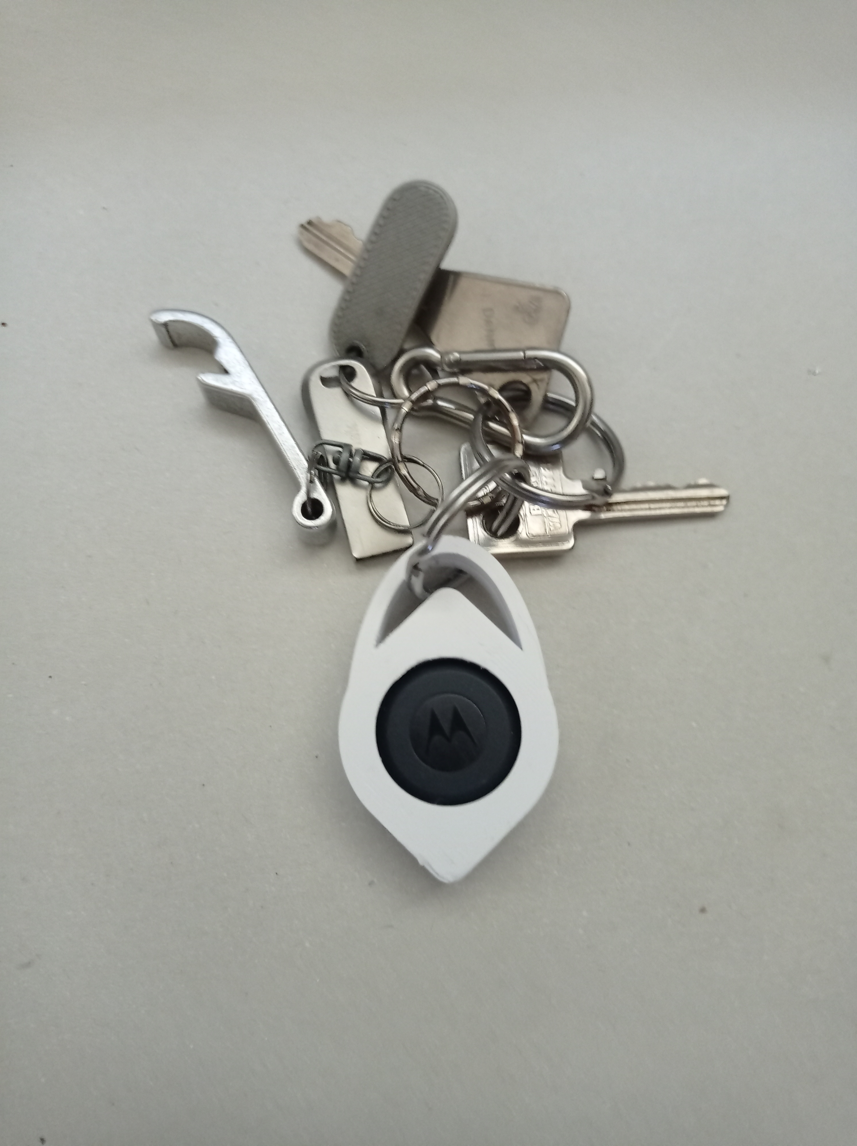 Motorola Moto Tag – Smart Tracker - keychain enclosure