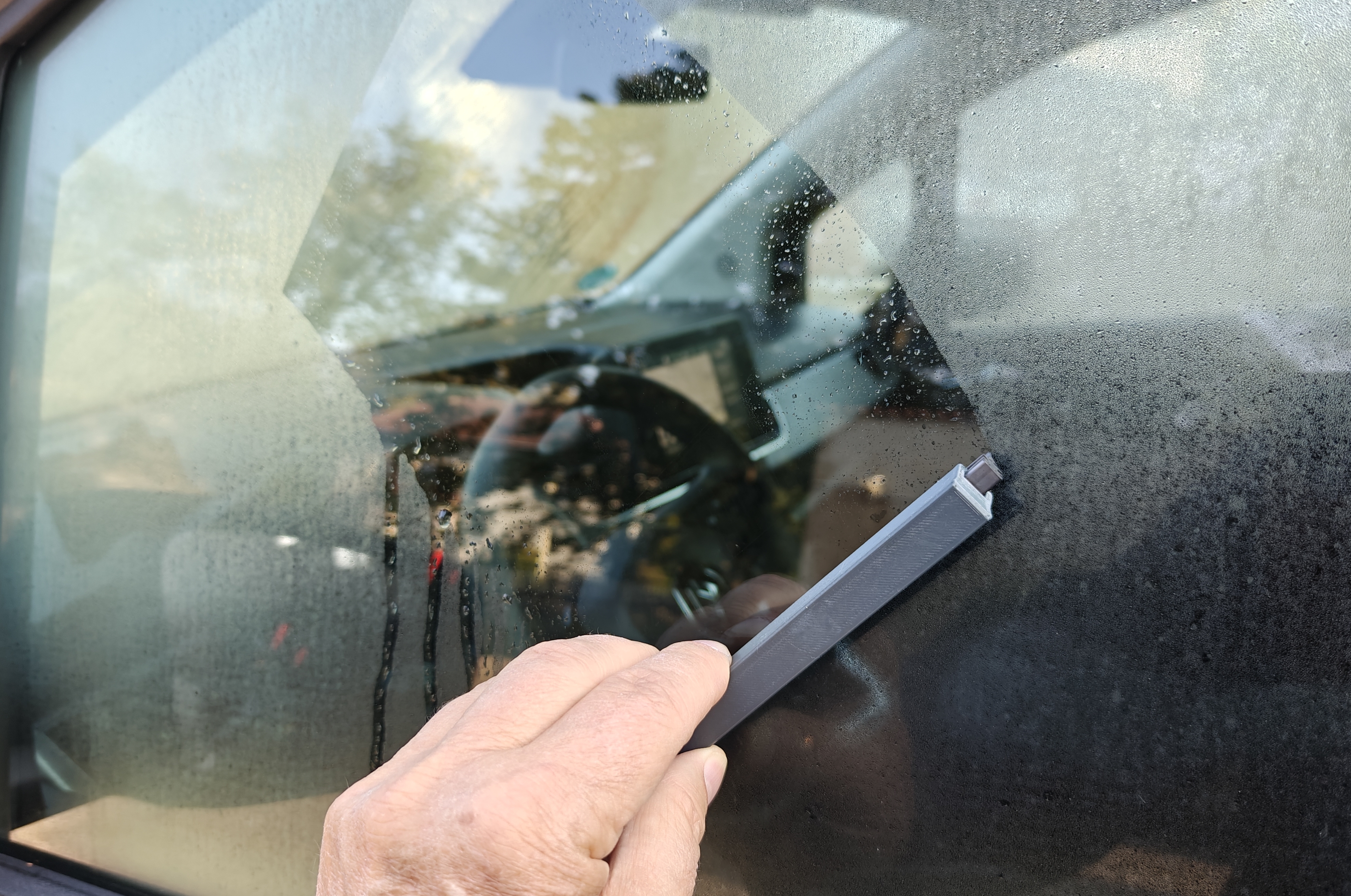 Small practical hand wiper
