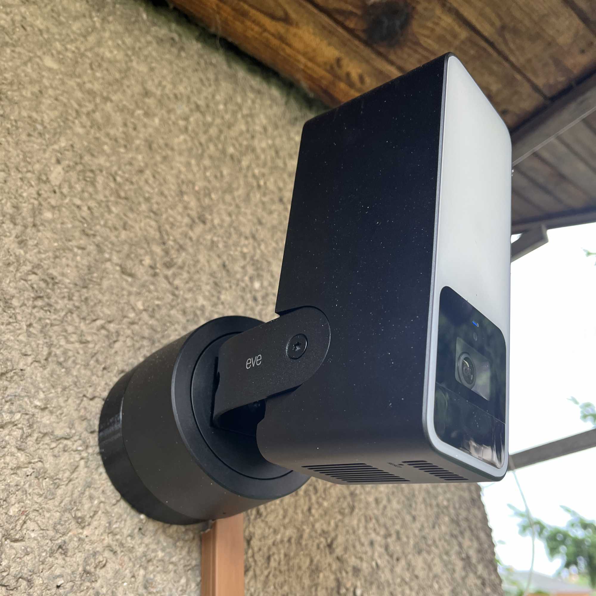 EVE outdoor camera wall mount. — miniatura 2