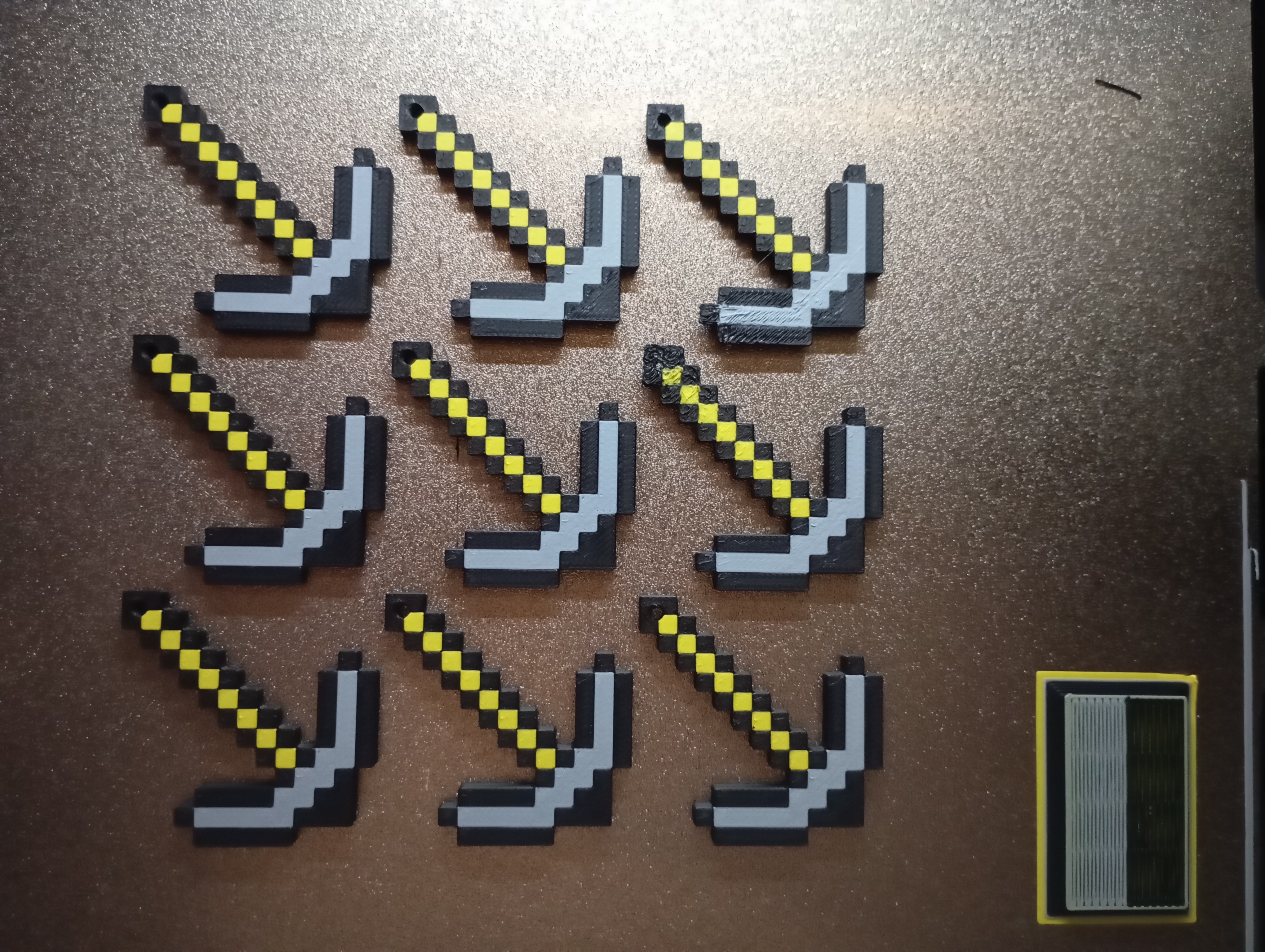 Miniatura 2 do modelo 3D pickaxe minecraft keychain