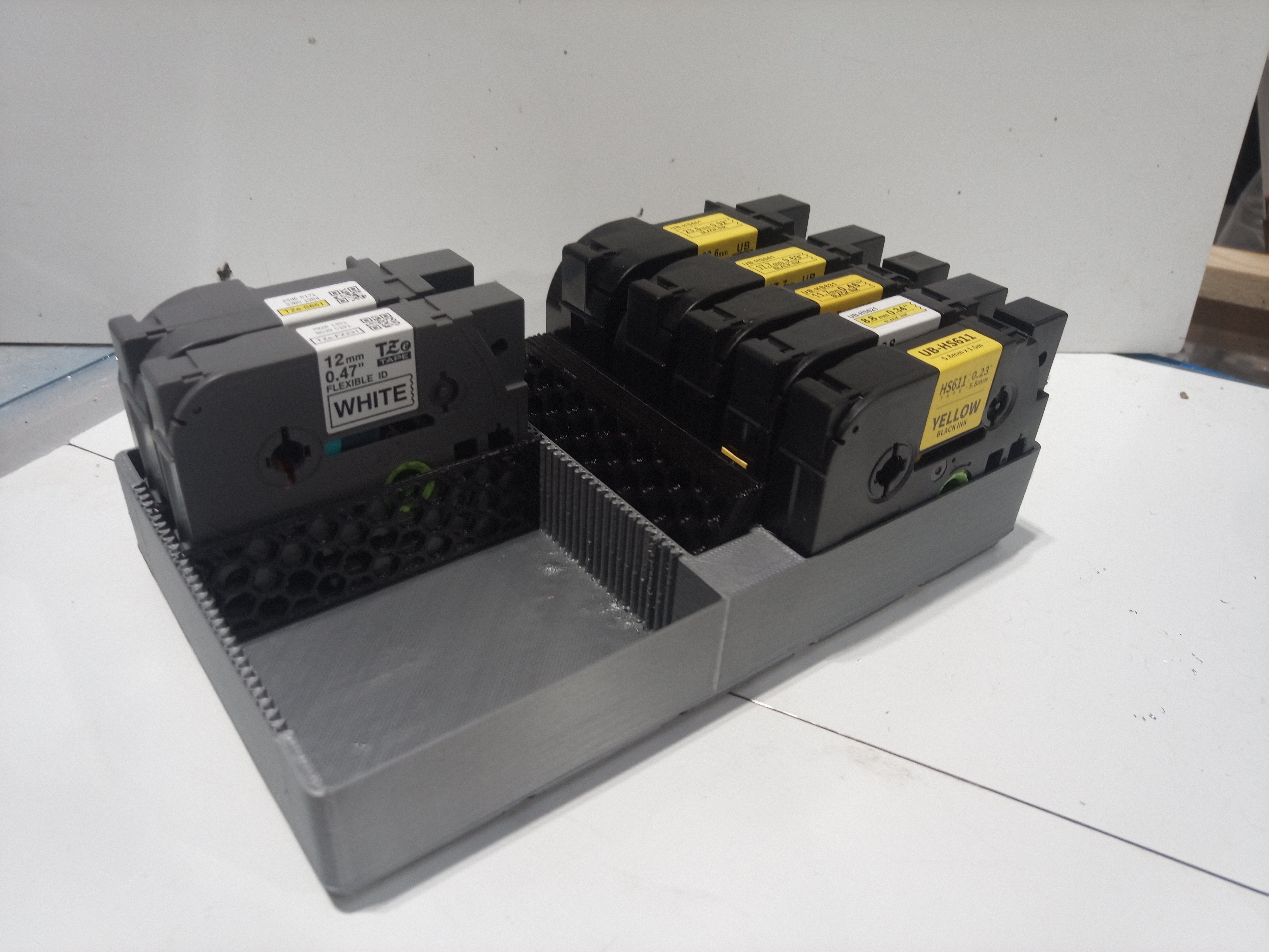 Gridfinity Brother TZe tape storage with dividers, 3x5