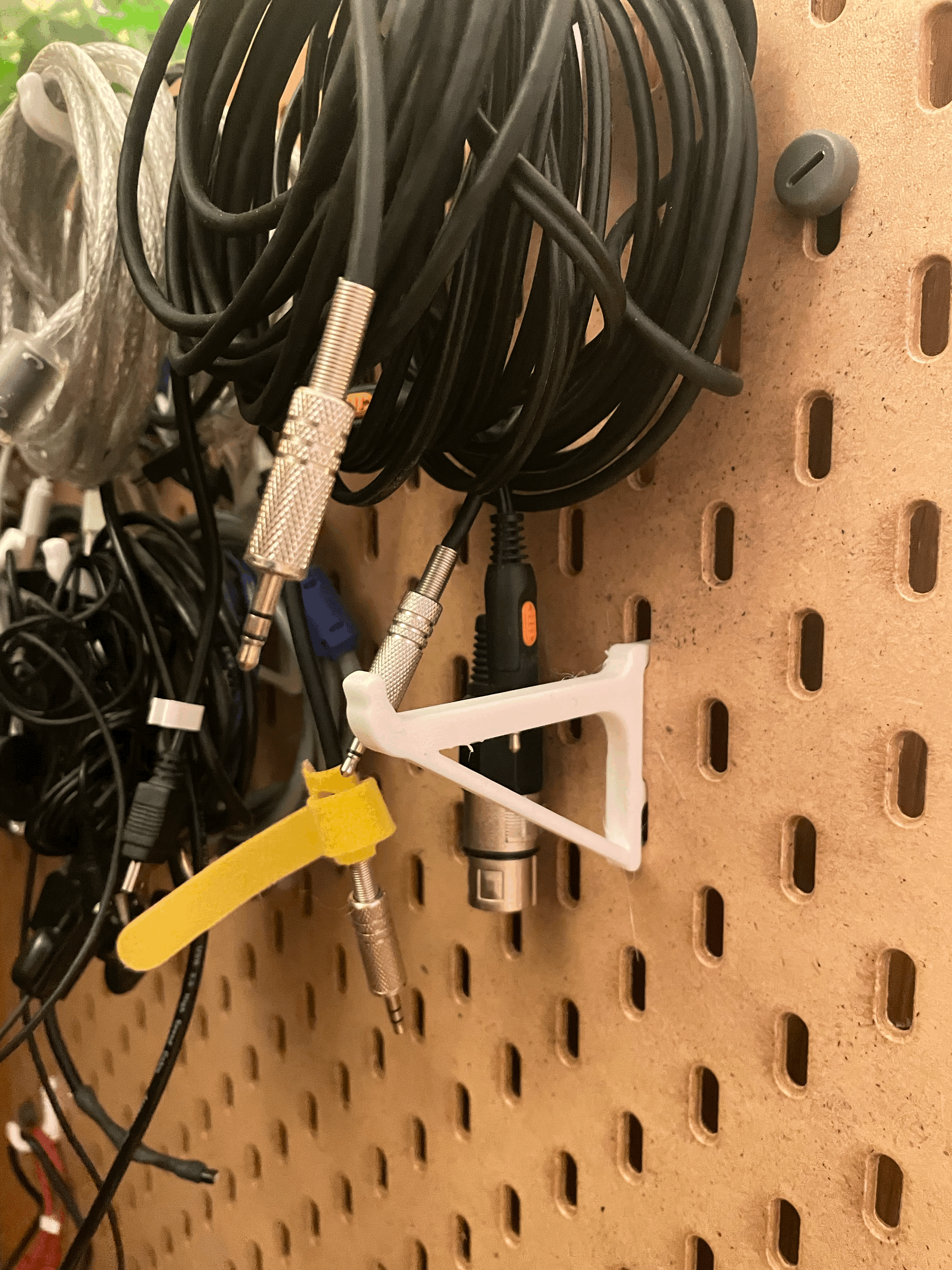 Skadis cable storage hook (90mm x 25 mm)