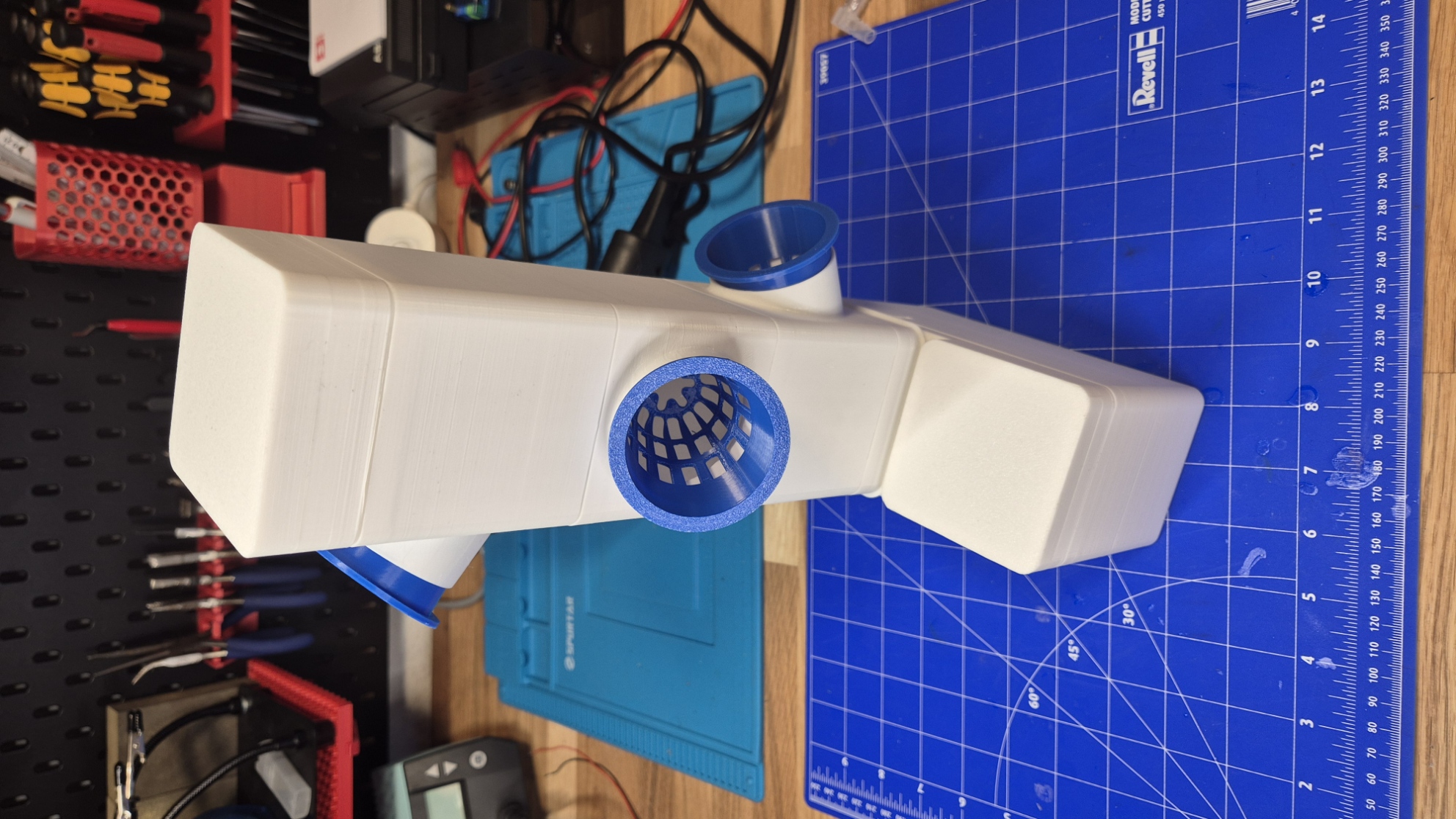 Miniatura 2 do modelo 3D Small Modular Hydroponic Tower
