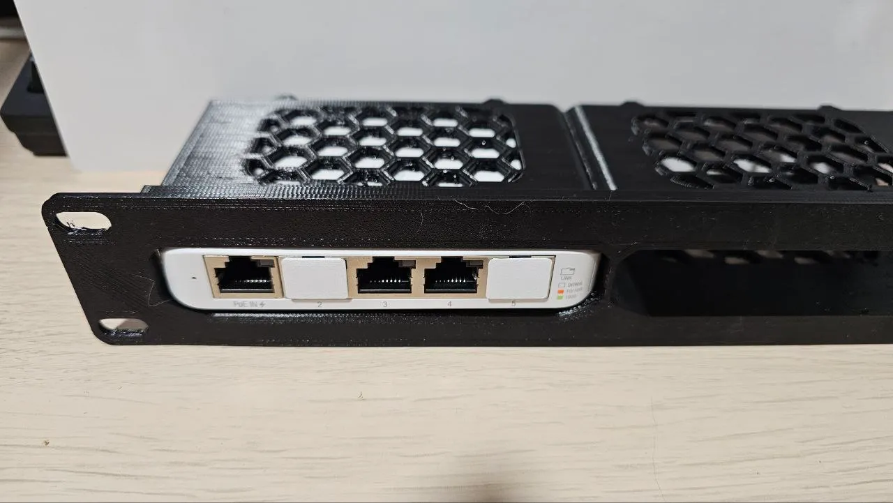 Ubiquiti Unifi USW-Flex-Mini 10-inch rack mount by Maurício Pessoa ...