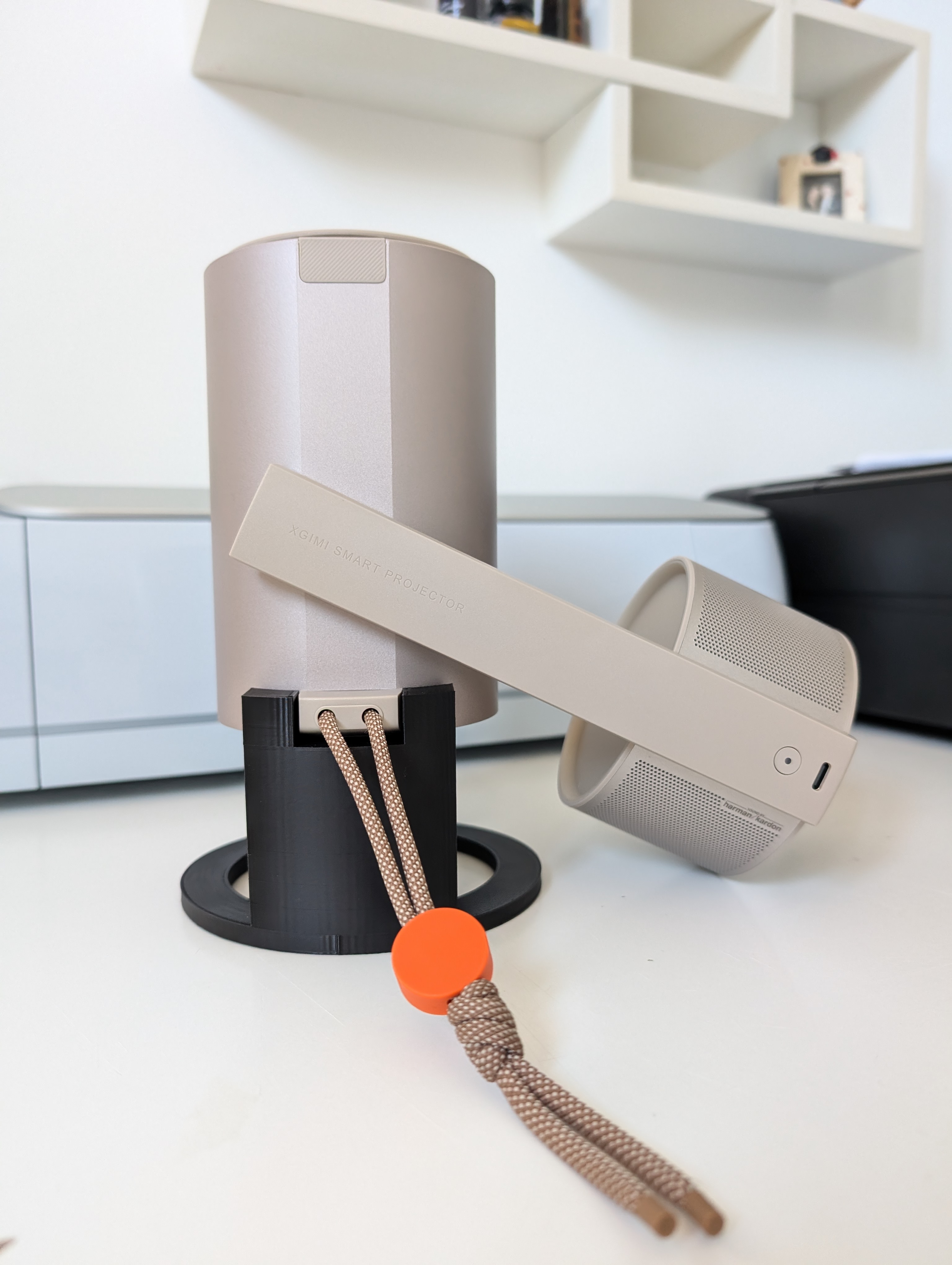 Xgimi Mogo 3 Pro - 180 degrees stand
