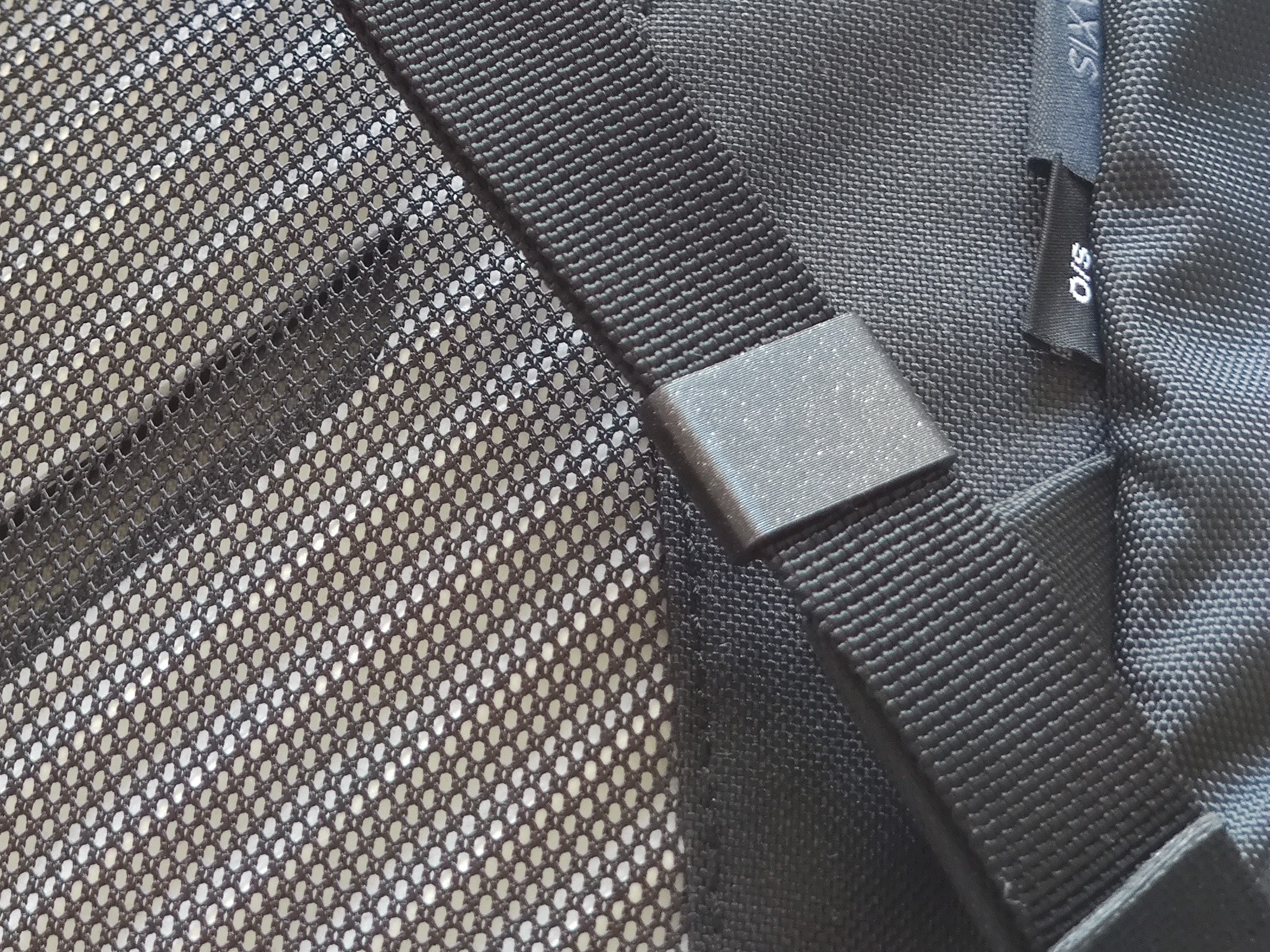 Make your backpack straps tidy! — thumbnail 2