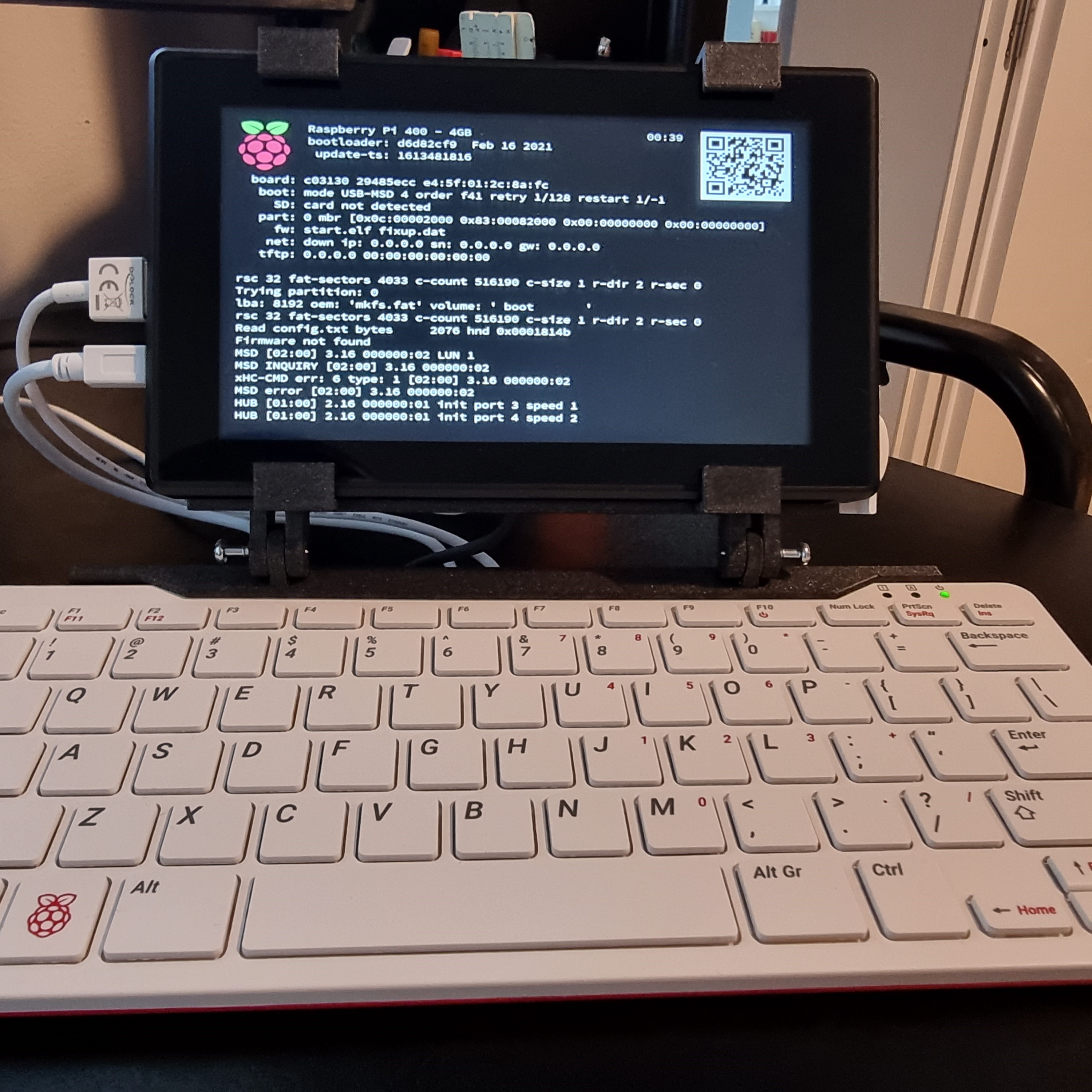 Pi 400 Screen Holder for Waveshare 7'' HDMI Display