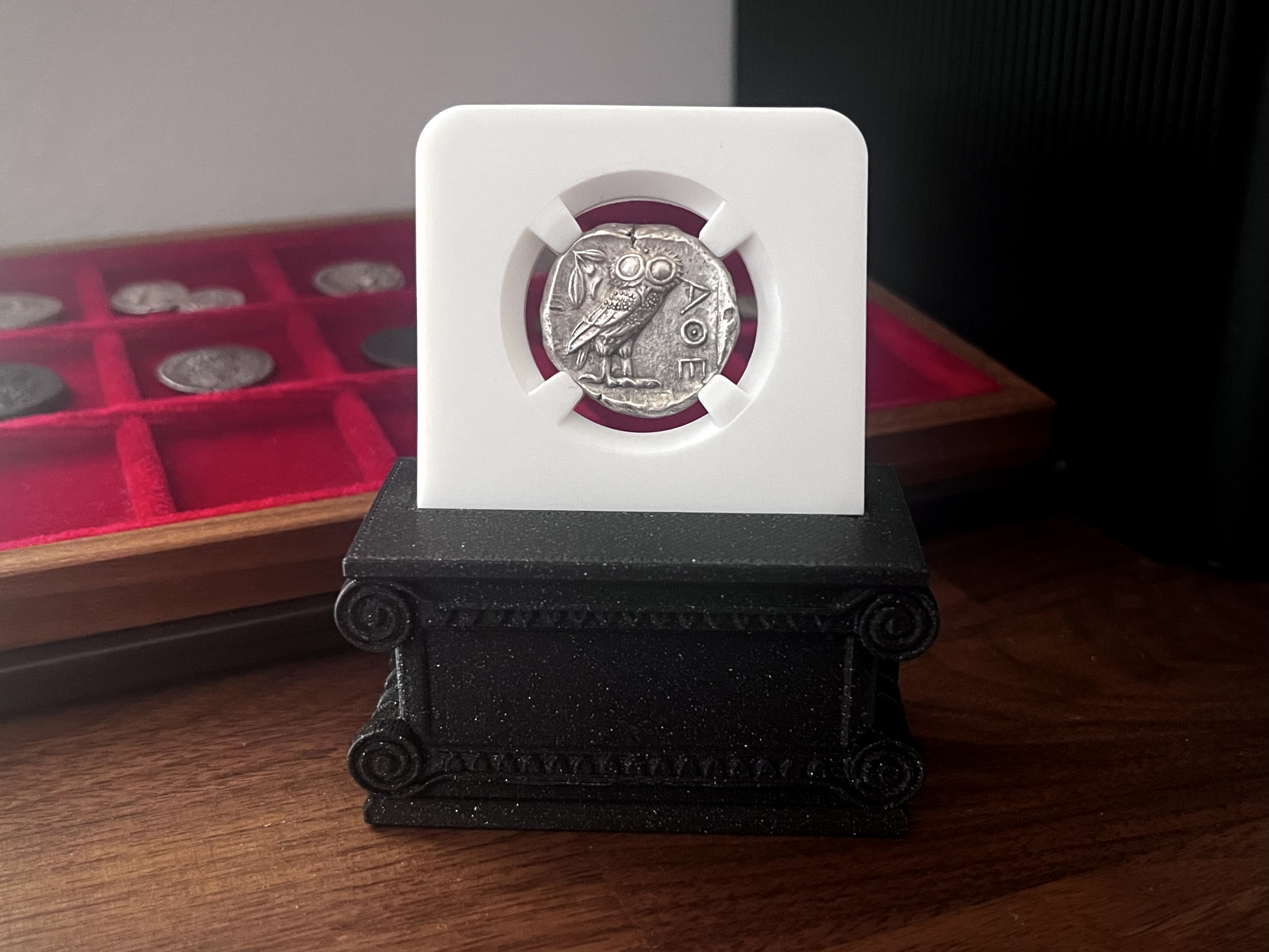 Miniatura 3 do modelo 3D Ancient Coin Display Stand - Ionic Column