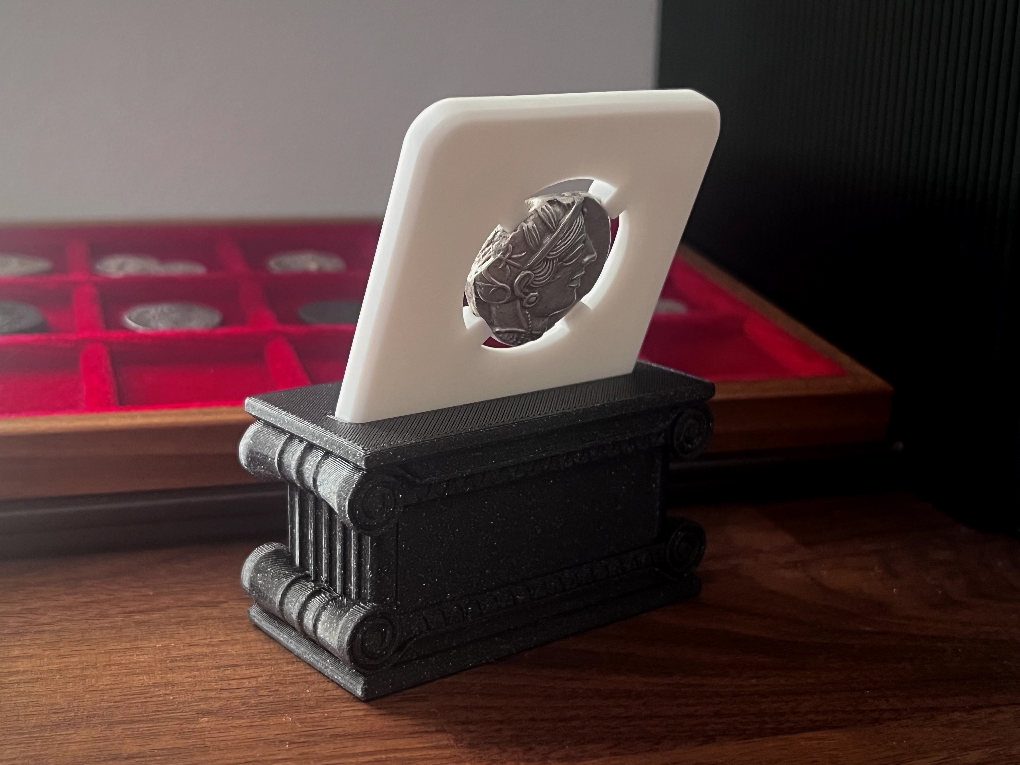 Miniatura 4 do modelo 3D Ancient Coin Display Stand - Ionic Column